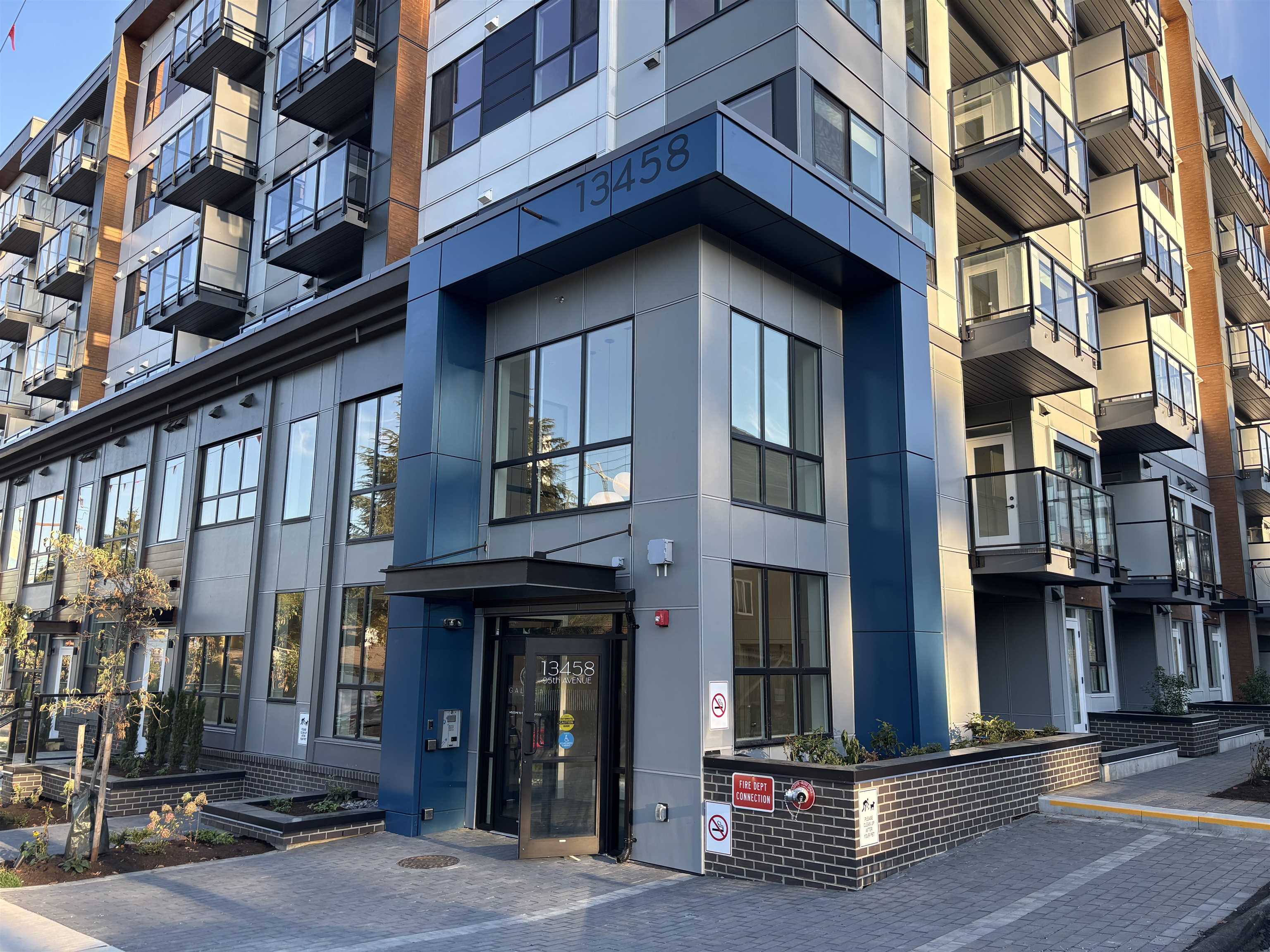13458 95 Ave #402, Surrey, BC V3V 0H1