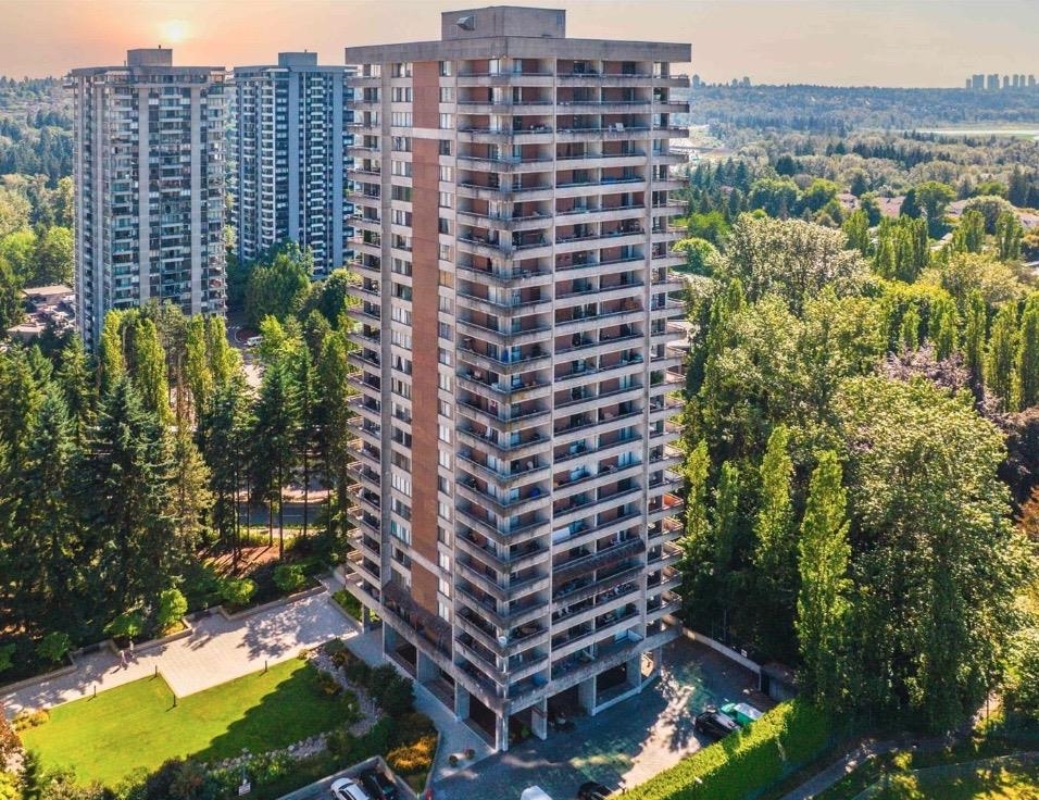 3737 Bartlett Court #404, Burnaby, BC V3J 7E3