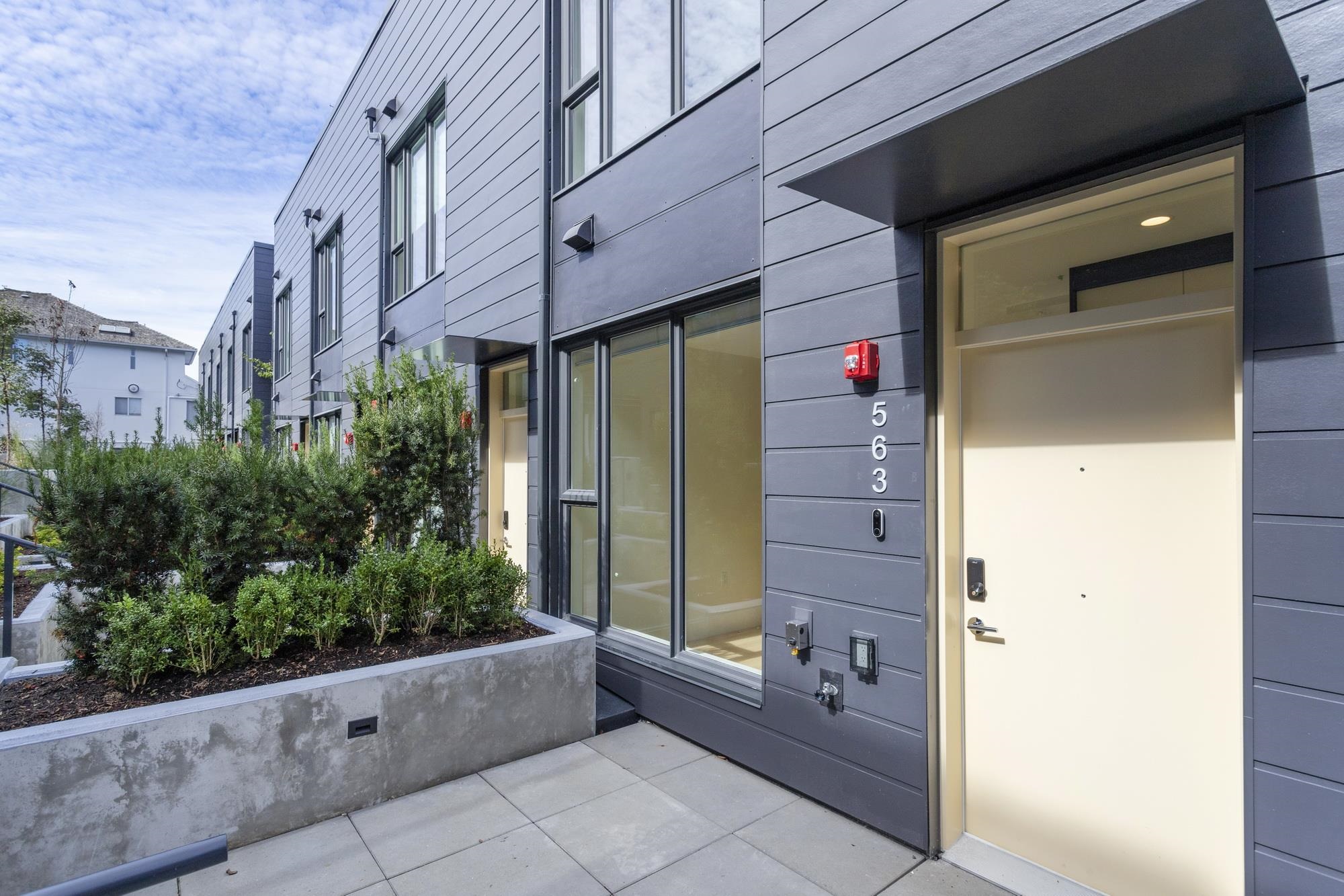 563 West 26th Avenue, Vancouver, BC V5Z 2E4