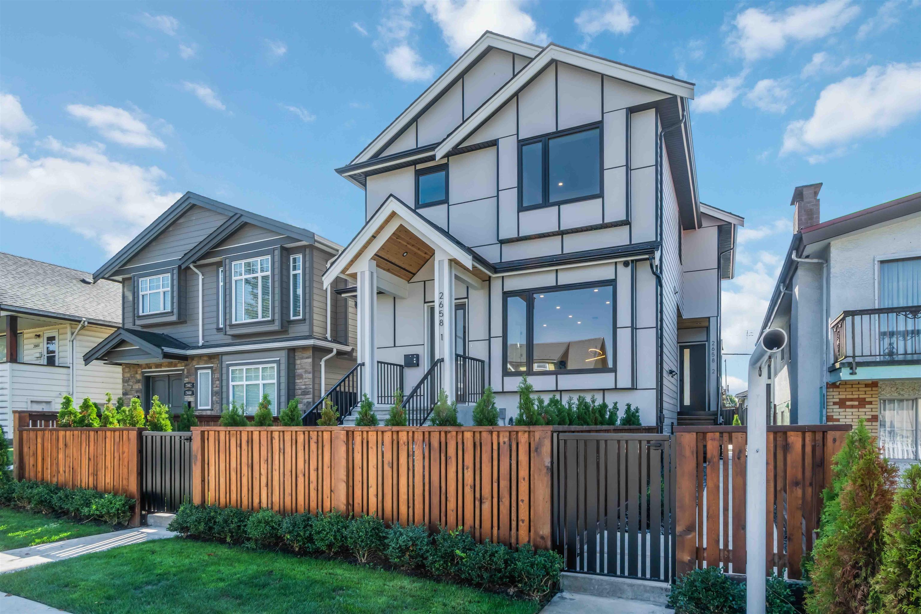 2658 Dundas Street #2, Vancouver, BC V5K 1P9