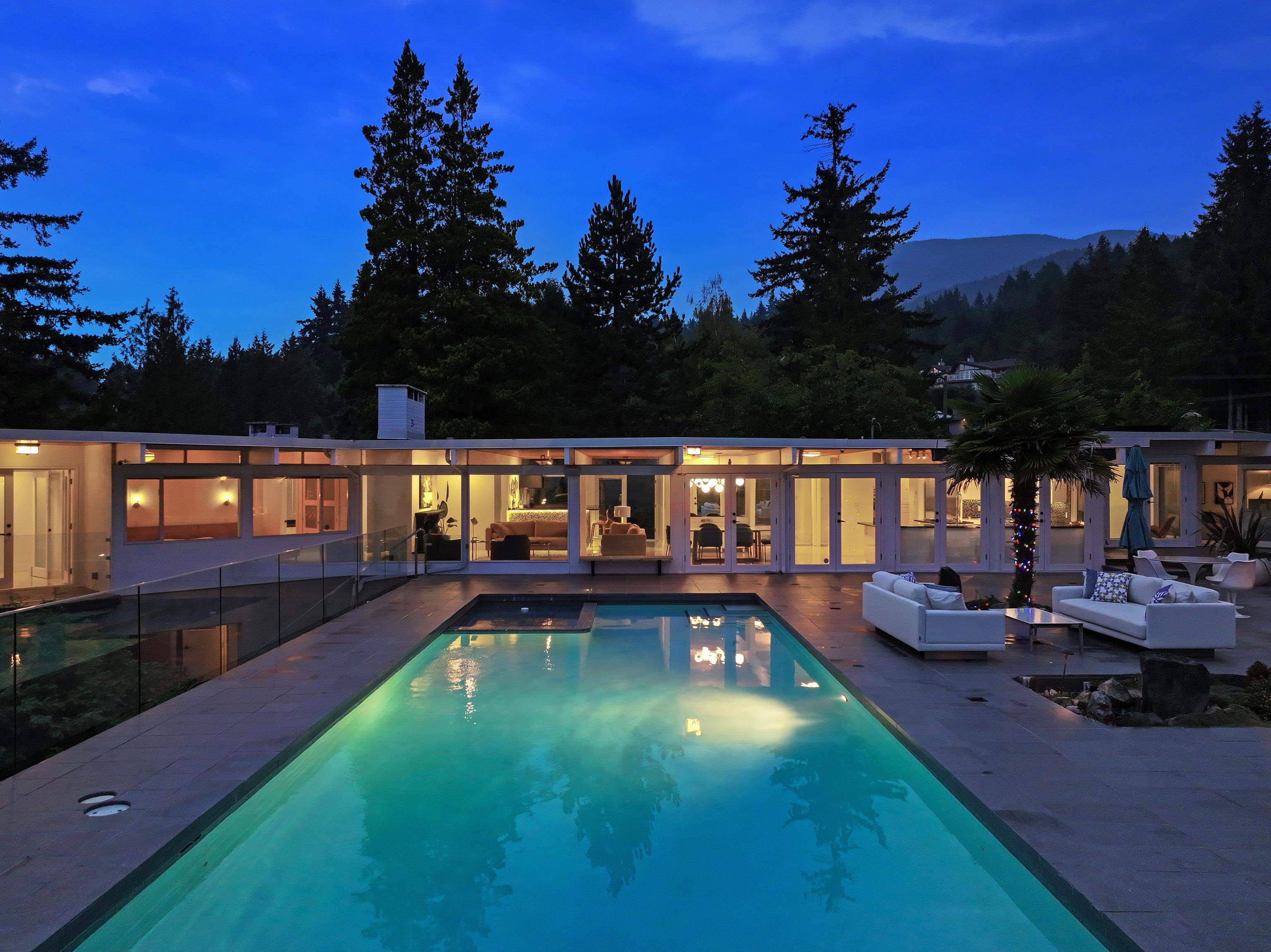 4514 Woodgreen Drive, West Vancouver, BC V7S 2V1