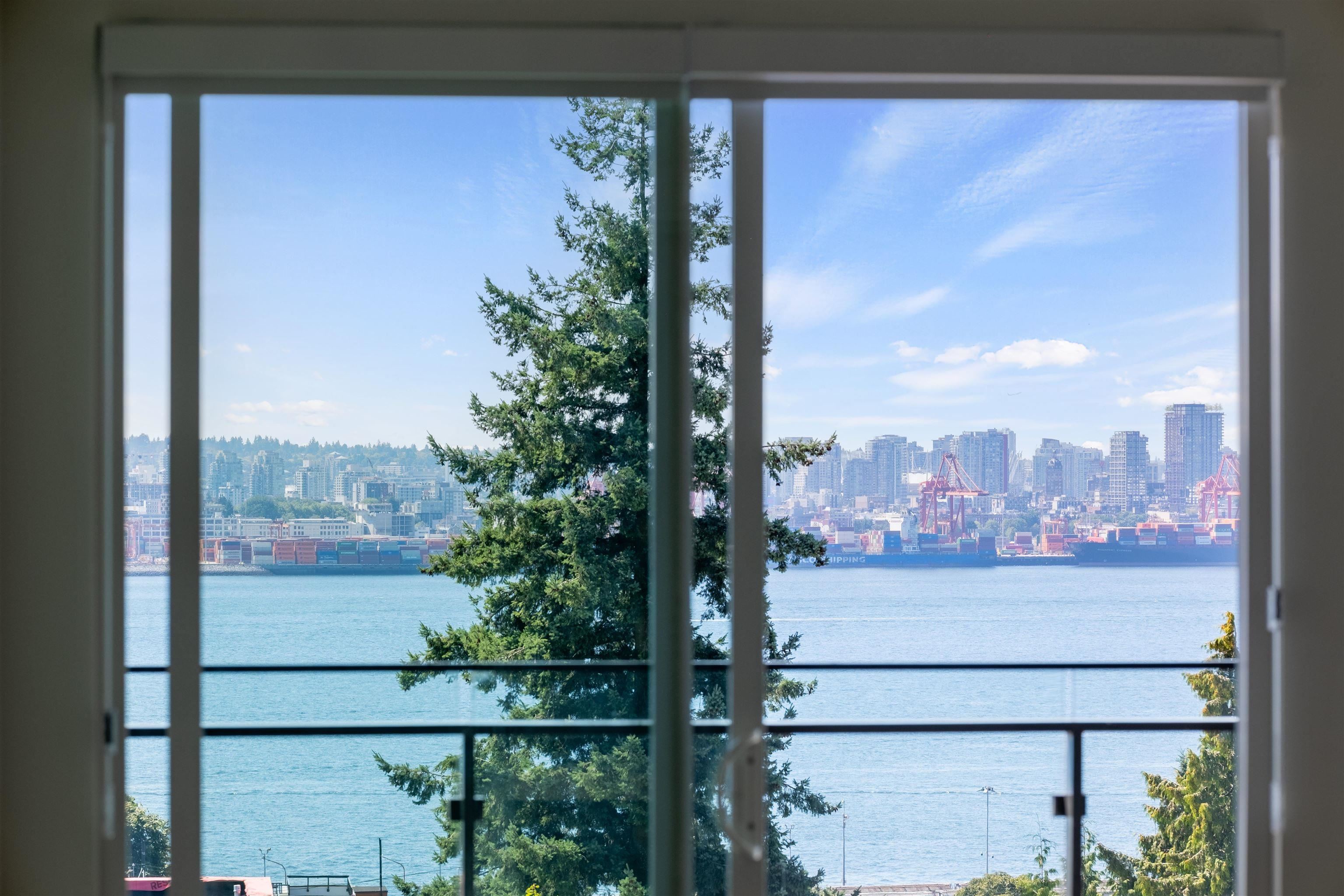 422 E 3rd St #411, North Vancouver, BC V7L 0K1