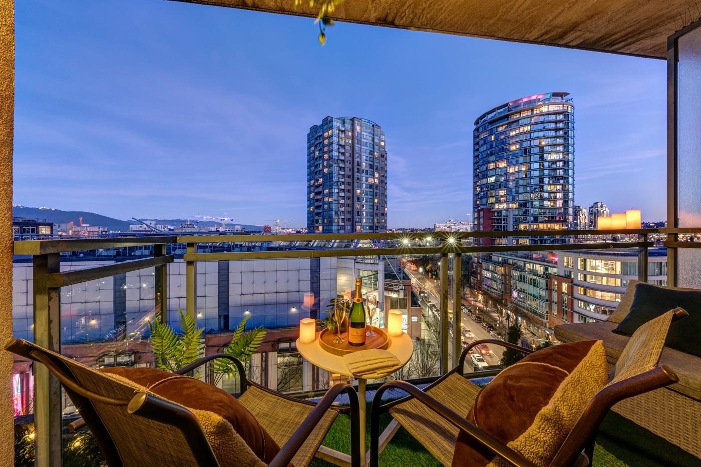 555 Abbott Street #809, Vancouver, BC V6B 6B8
