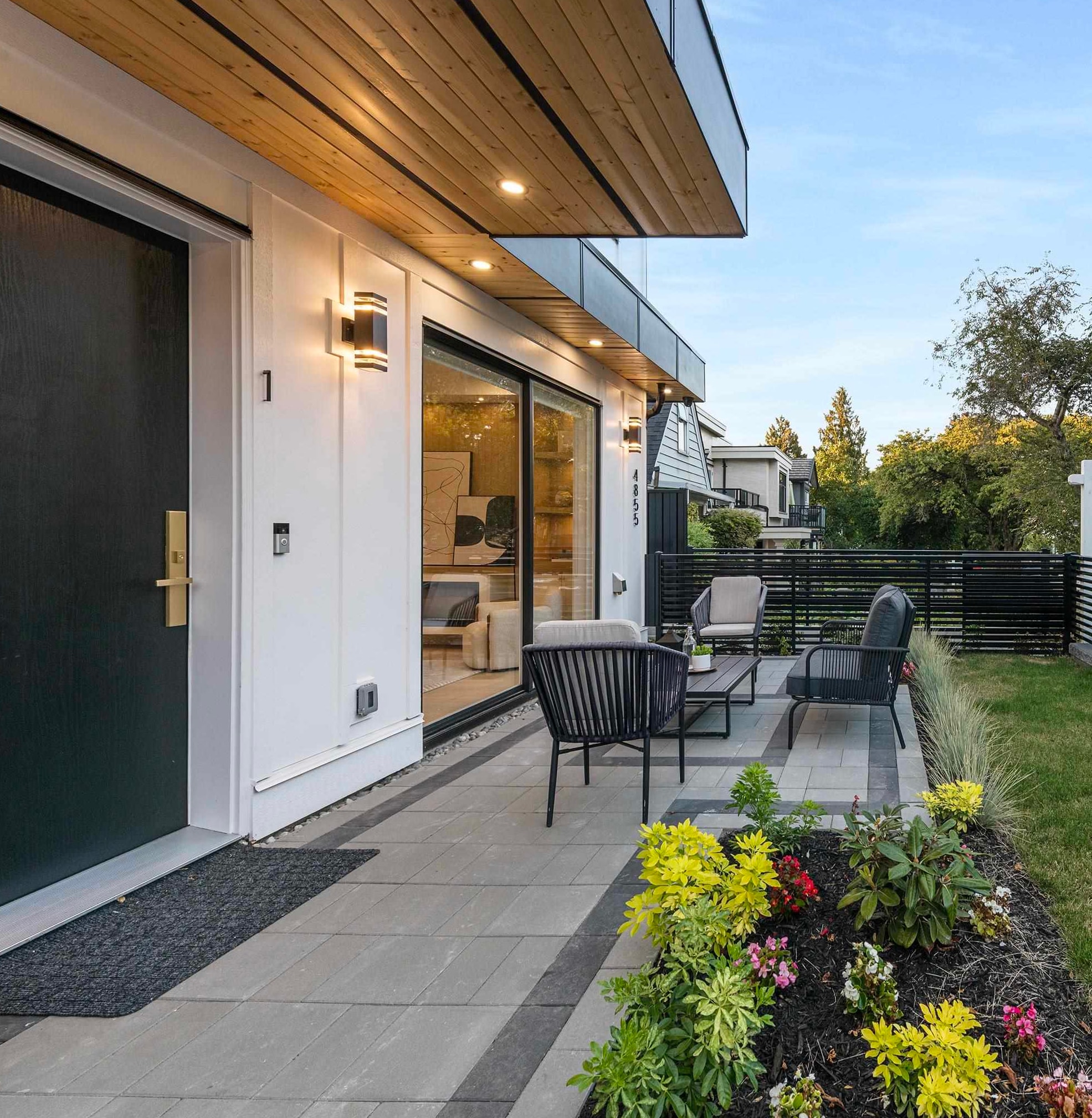 4855 Dumfries Street #1, Vancouver, BC V5N 3T8