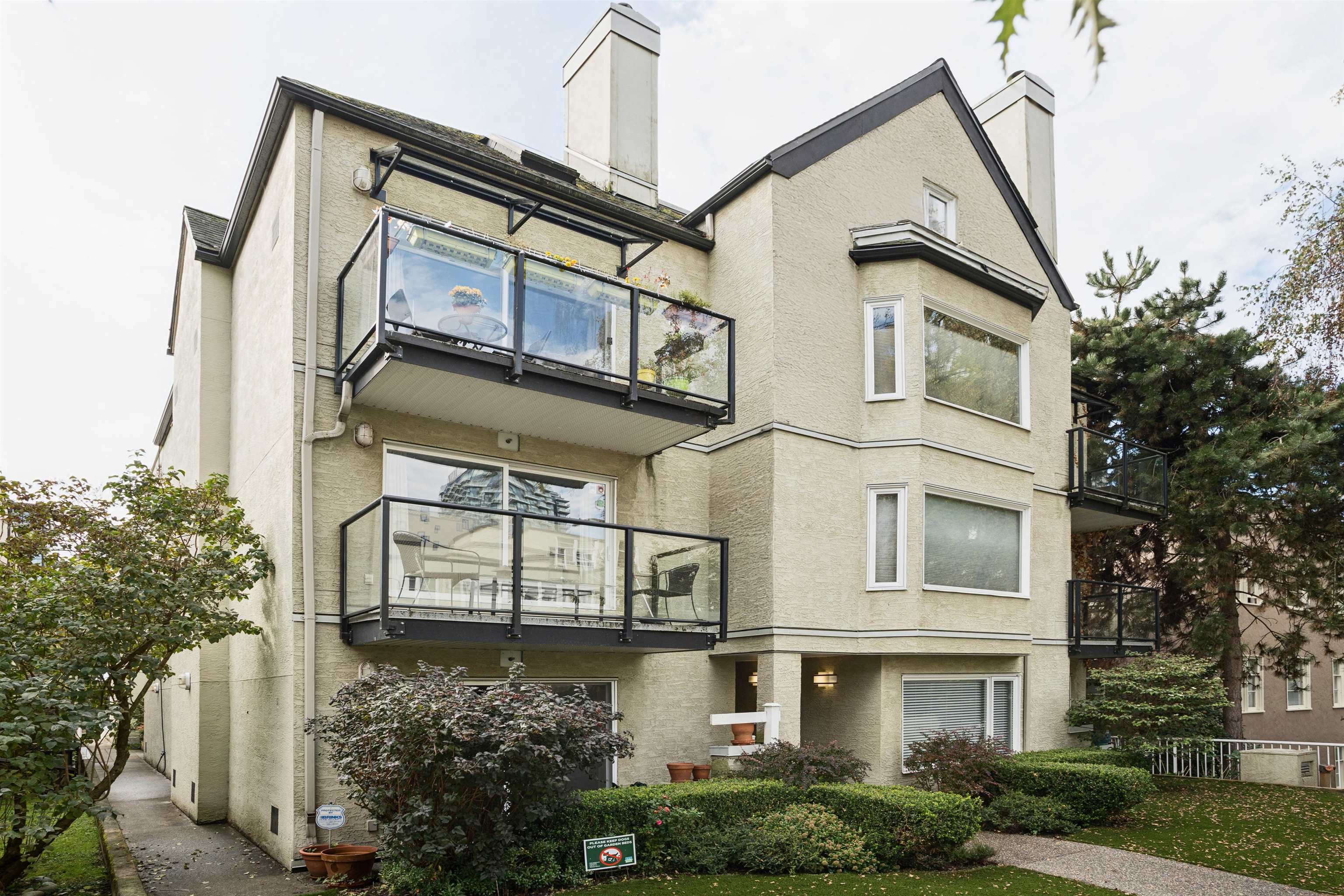 1554 Burnaby Street #105, Vancouver, BC V6G 1X1
