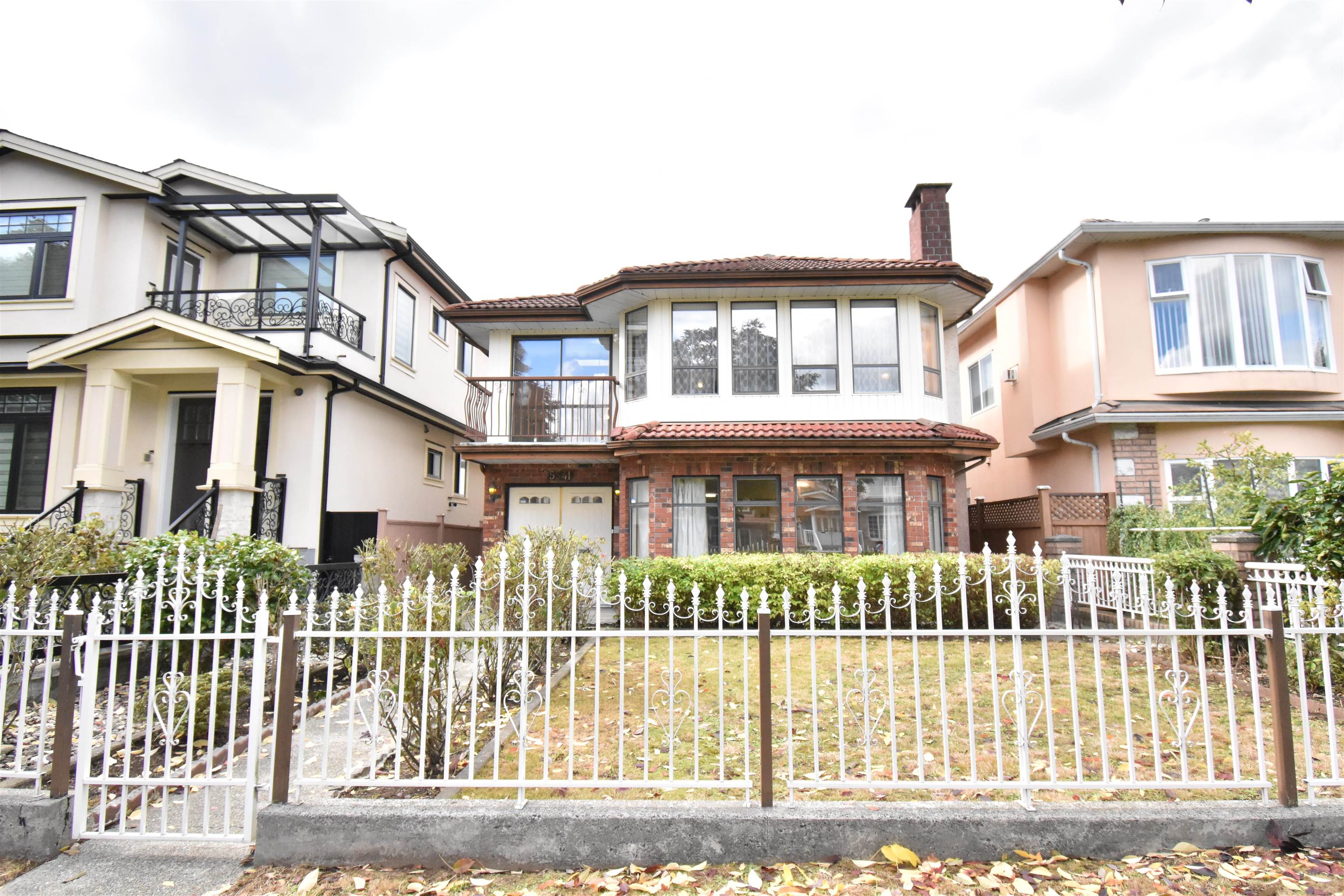 5541 Bruce Street, Vancouver, BC V5P 3M5