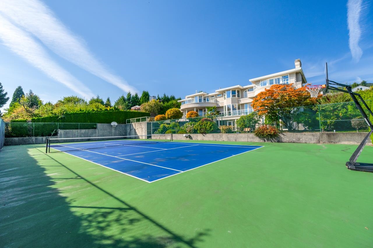620 Knockmaroon Road, West Vancouver, BC V7S 1R6