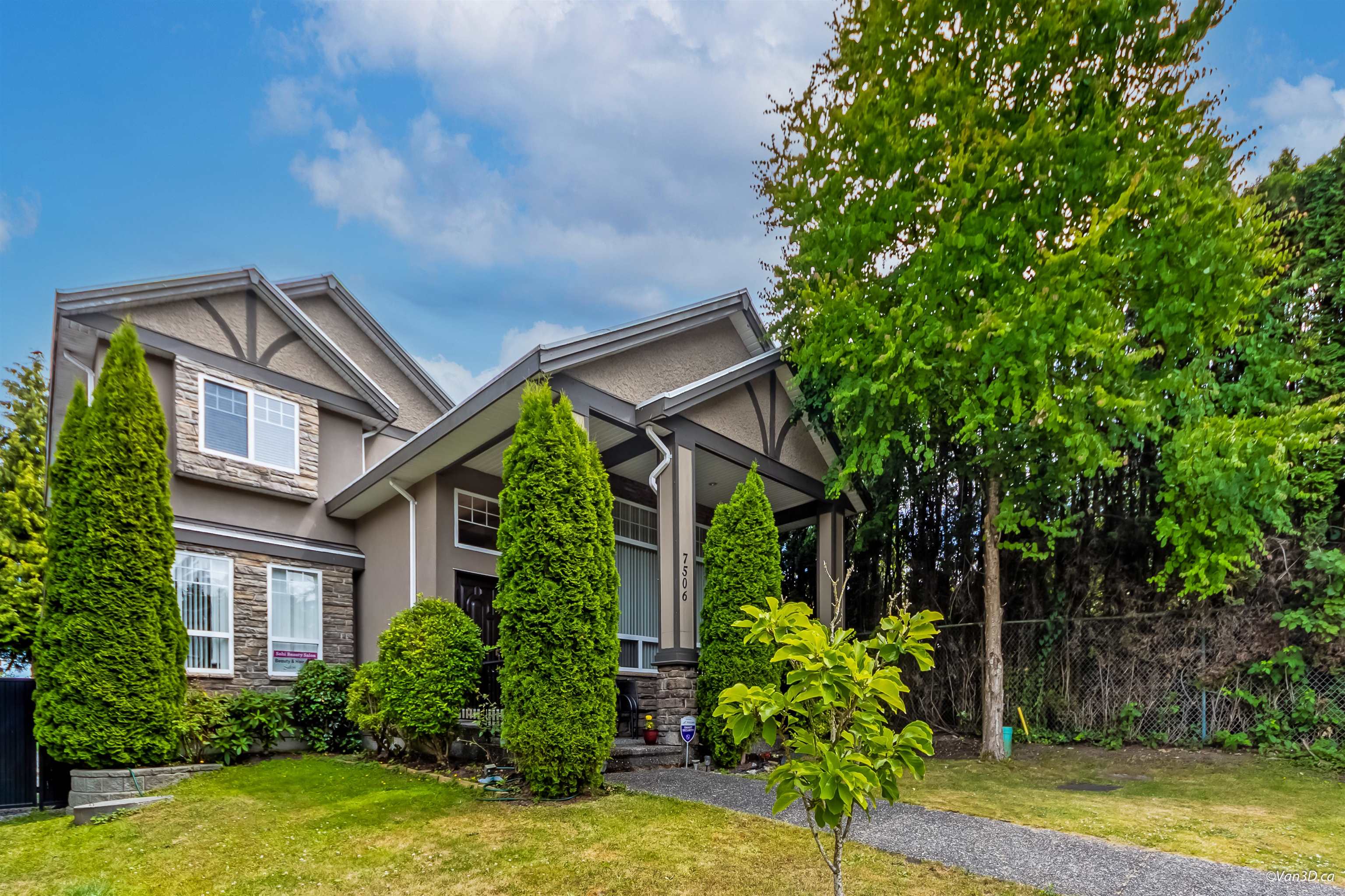 143c Street, Surrey, BC V3W 1S2
