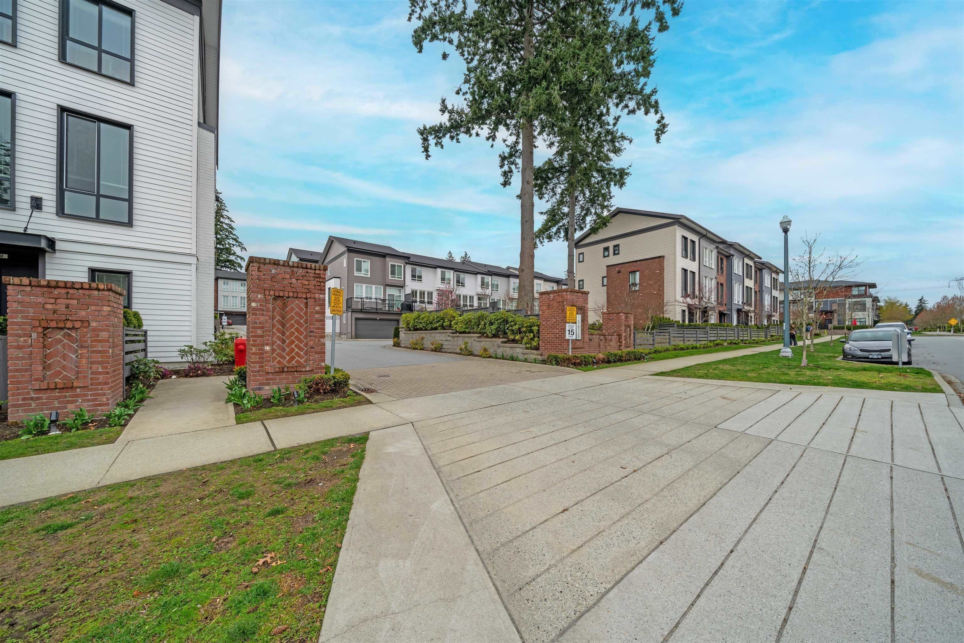 15828 27 Avenue #8, Surrey, BC V3Z 0X4