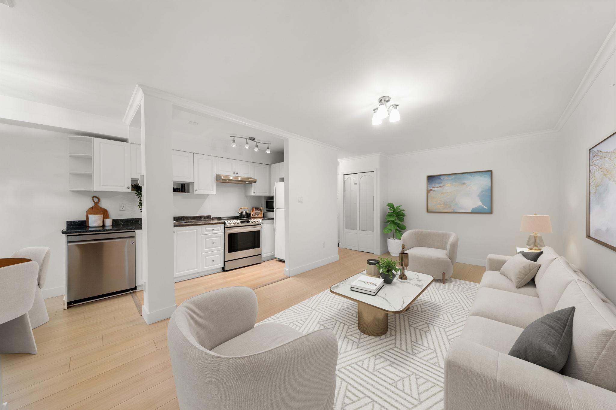 1363 Clyde Avenue #206, West Vancouver, BC V7T 2W9