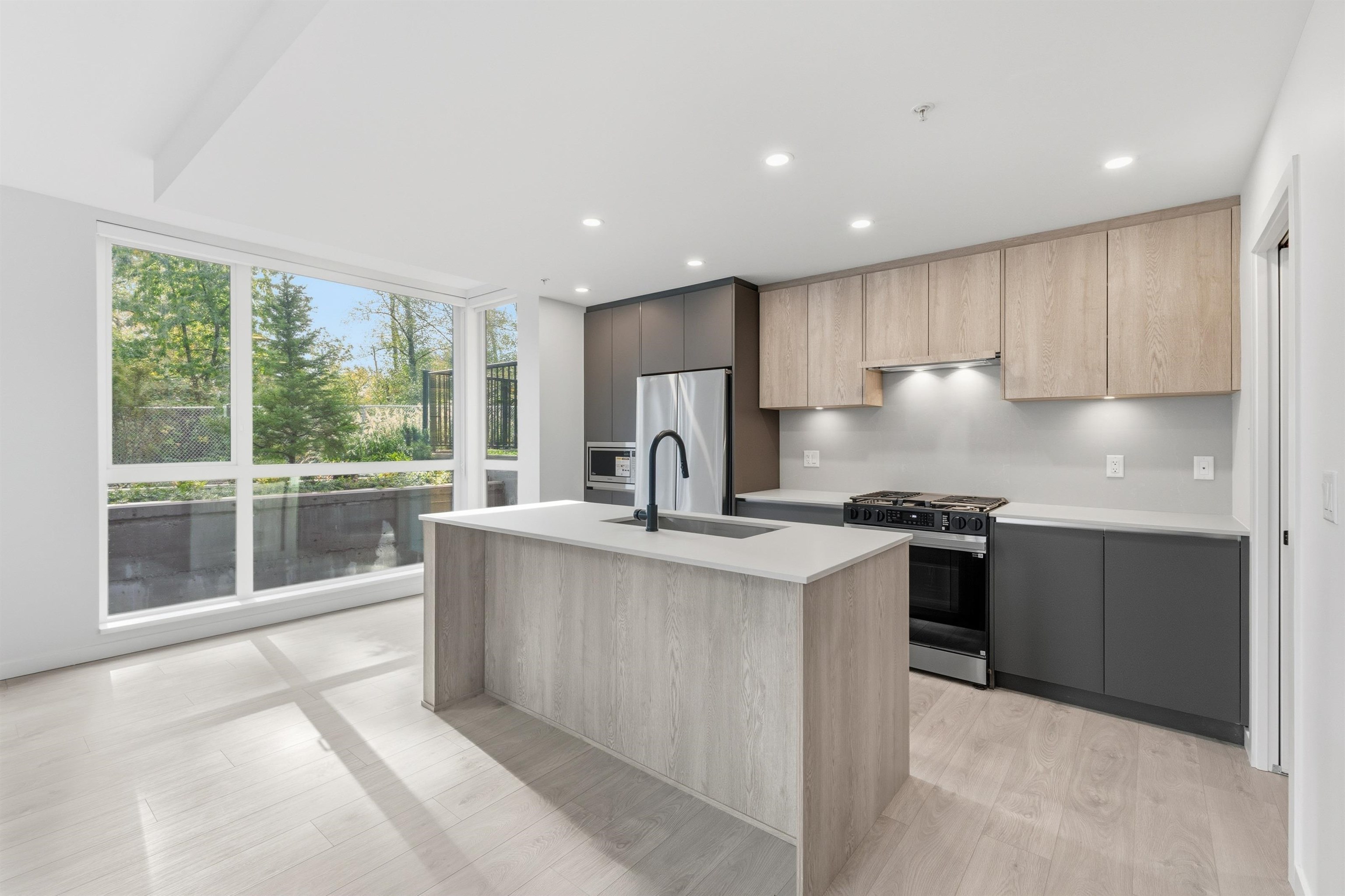 19577 65b Ave #517, Surrey, BC V4N 6Y3