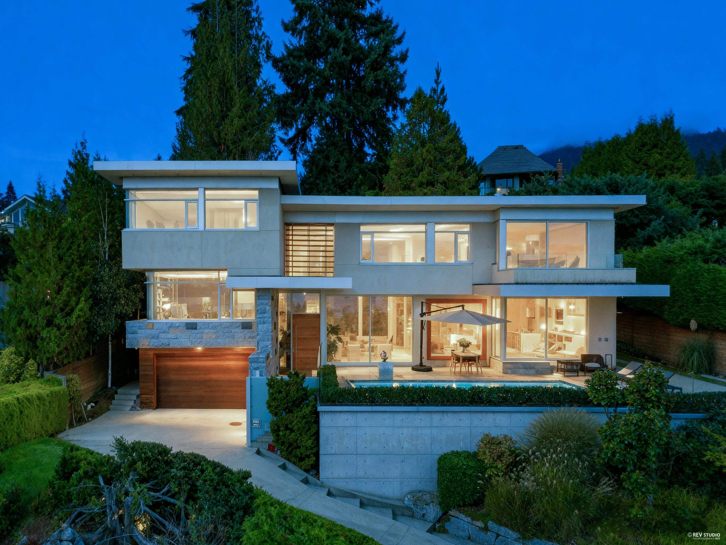 4313 Rockridge Road, West Vancouver, BC V7W 1A6