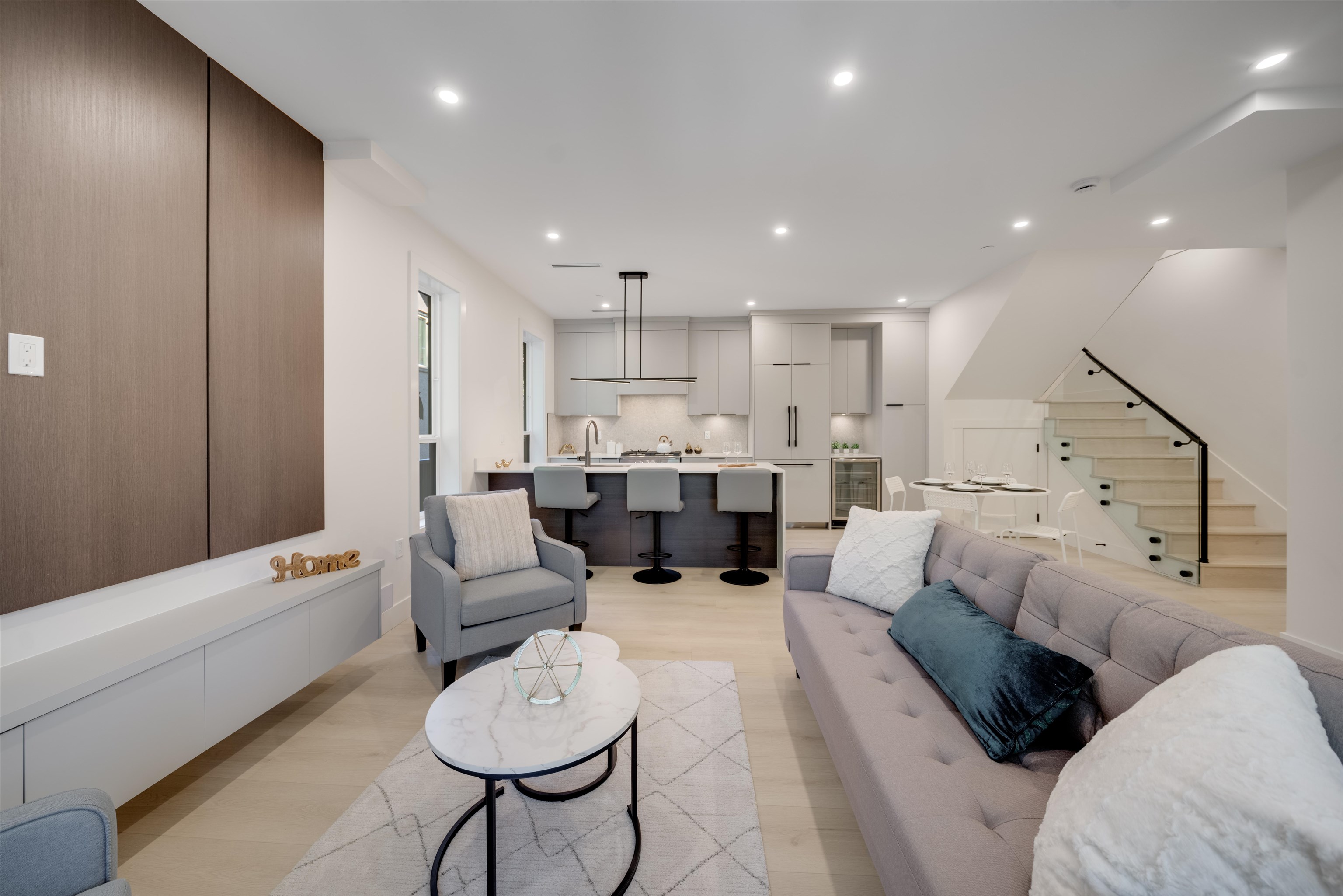 3836 West 8th Avenue #1, Vancouver, BC V6R 1Z4