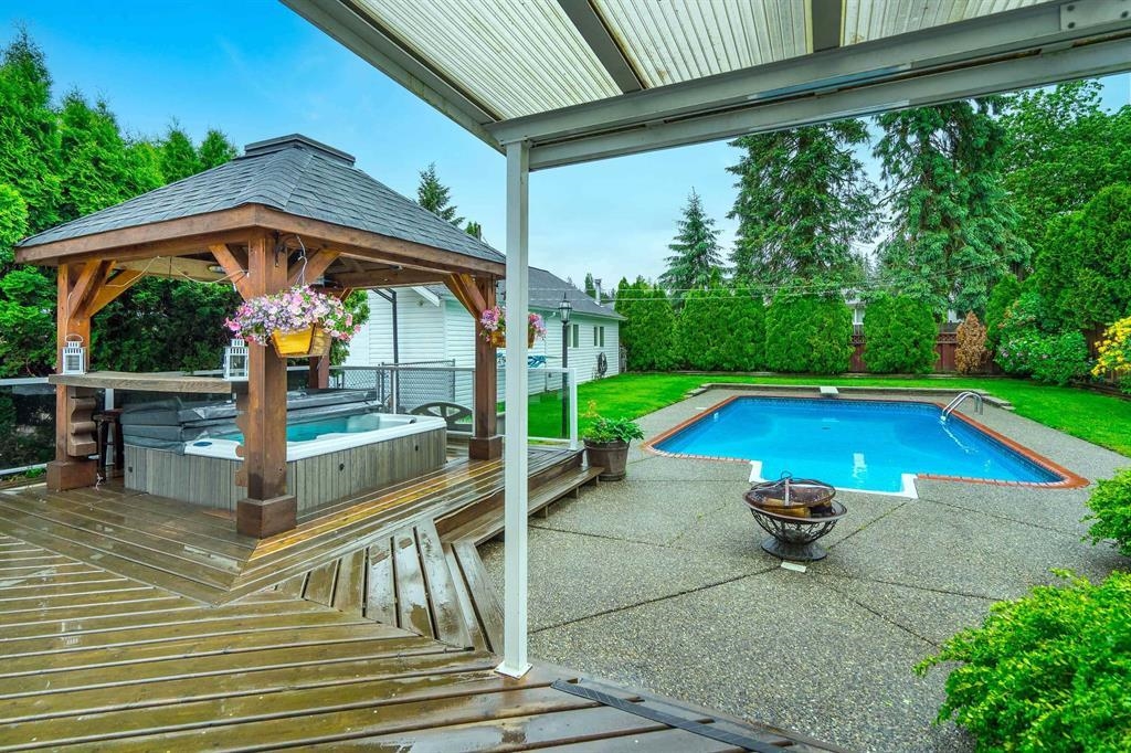 24985 Dewdney Trunk Road, Maple Ridge, BC V4R 1X4