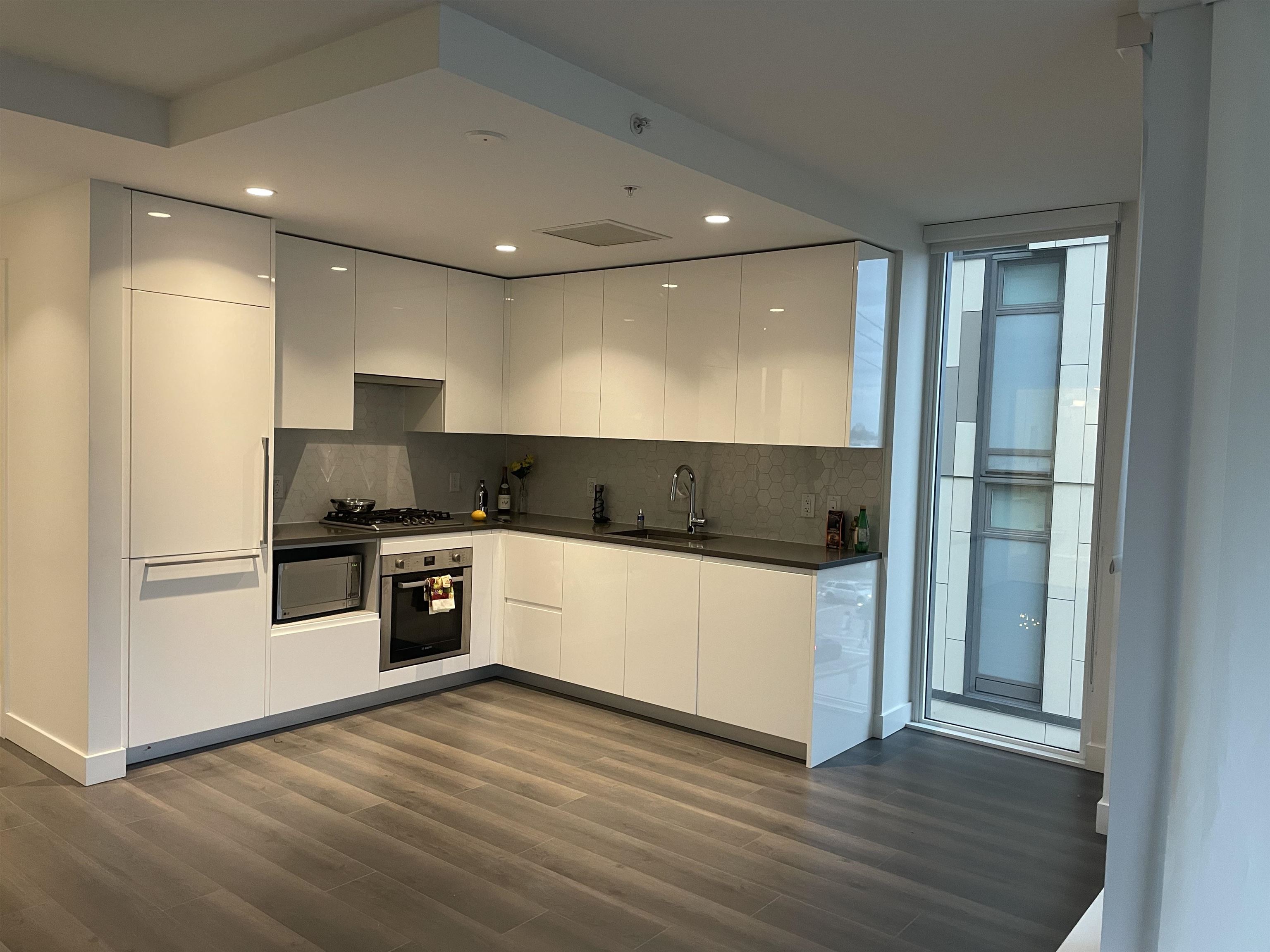 8138 Fraser Street #210, Vancouver, BC V5X 0J8
