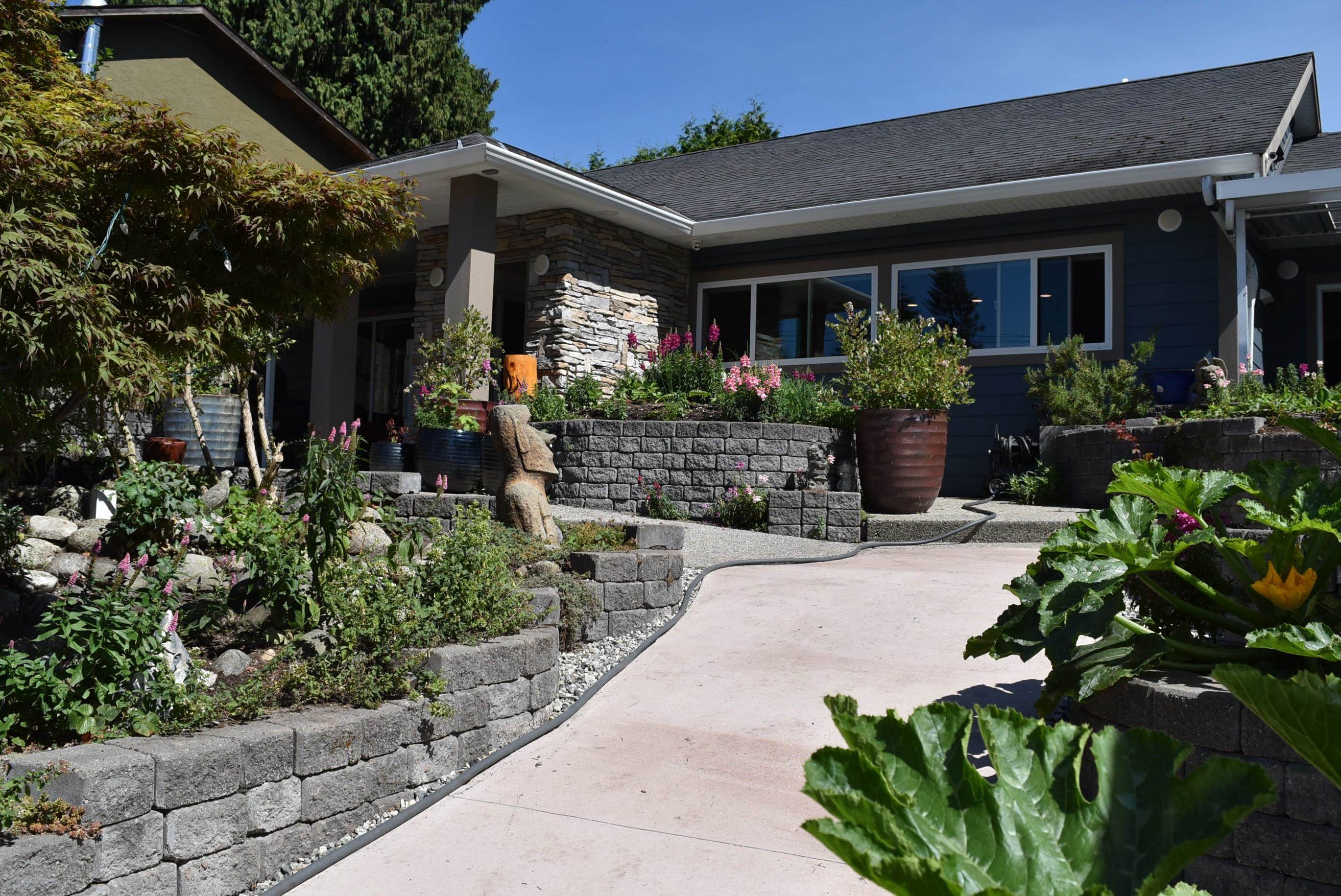 6166 Norwest Bay Rd, Sechelt, BC V7Z 0M2