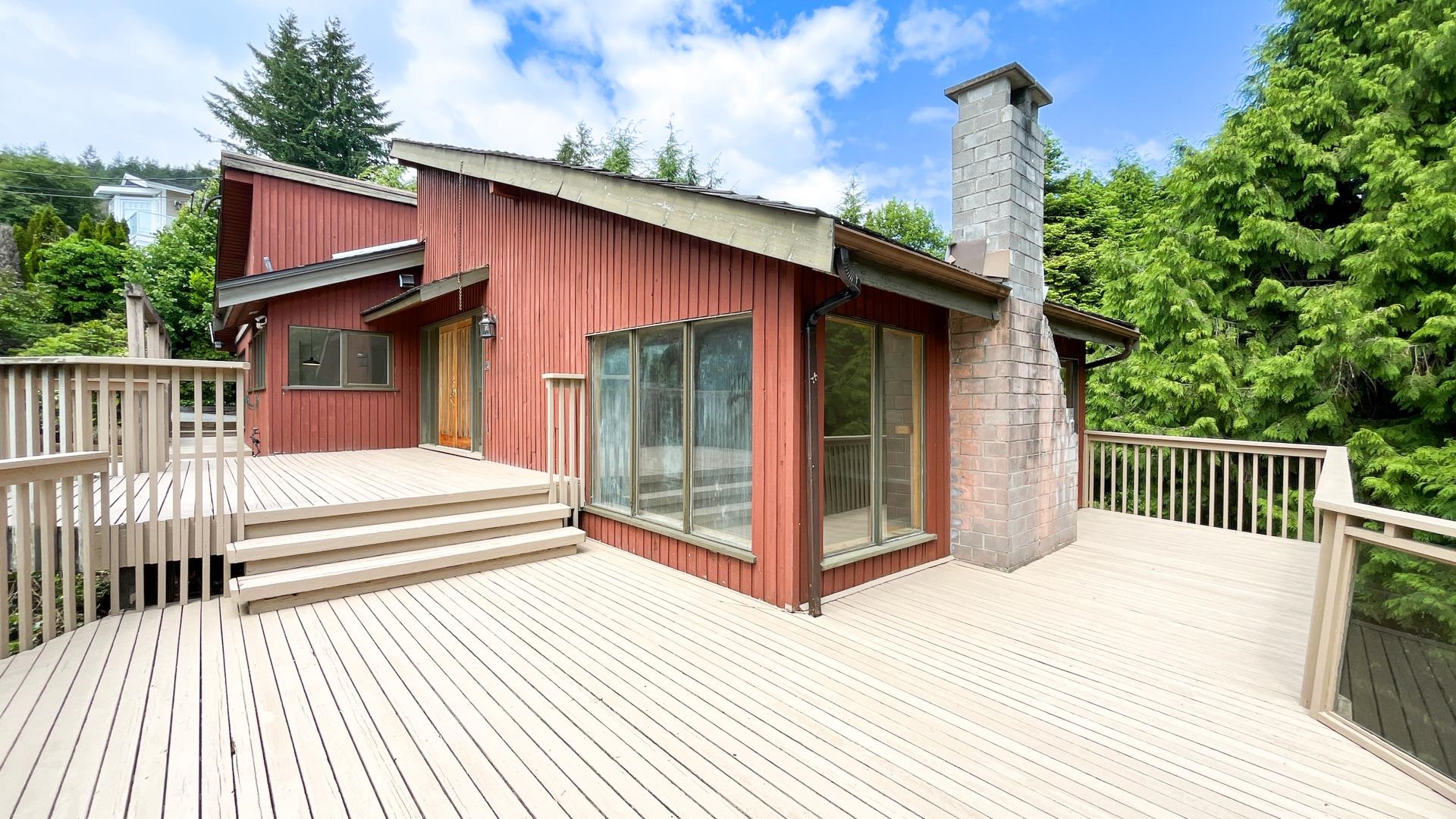 568 Saint Andrews Place, West Vancouver, BC V7S 1V8