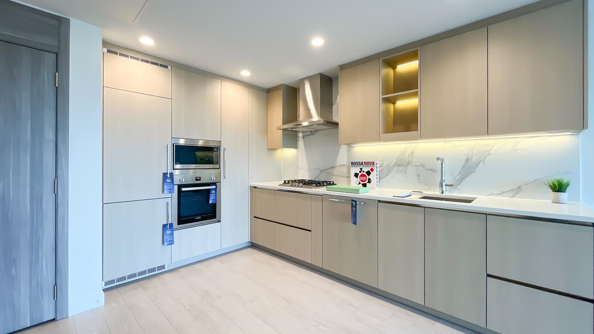 4890 Lougheed Hwy #1106, Burnaby, BC V5C 0N2
