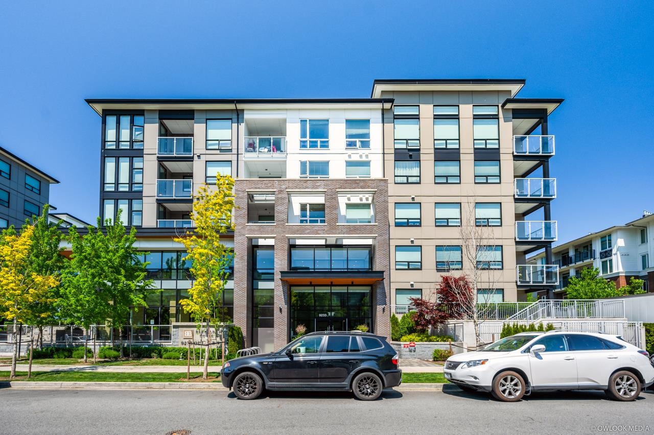 9233 Odlin Rd #220, Richmond, BC V6X 0V4
