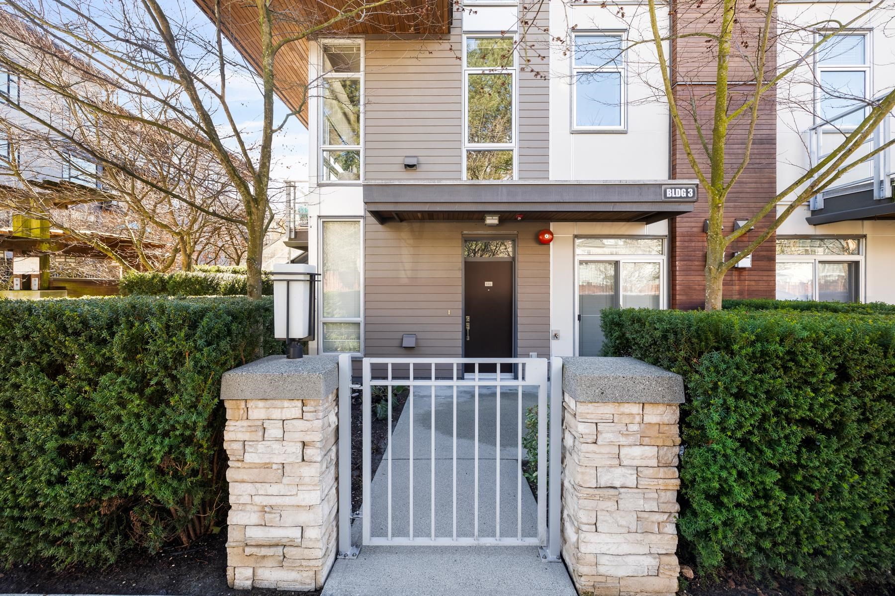 735 West 15th Avenue #121, North Vancouver, BC V7M 0B8