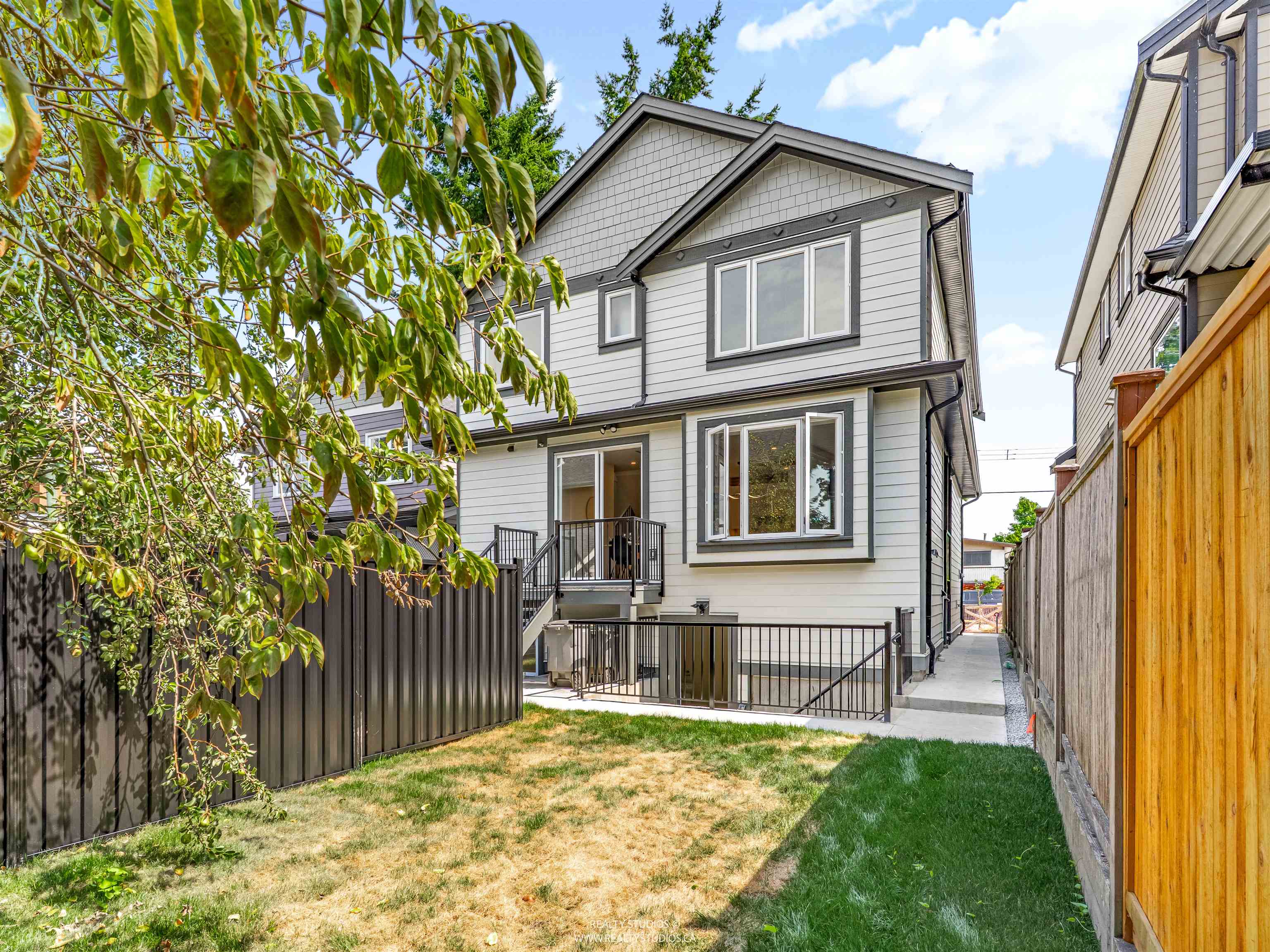 5221 Clarendon Street #2, Vancouver, BC V5R 3J7