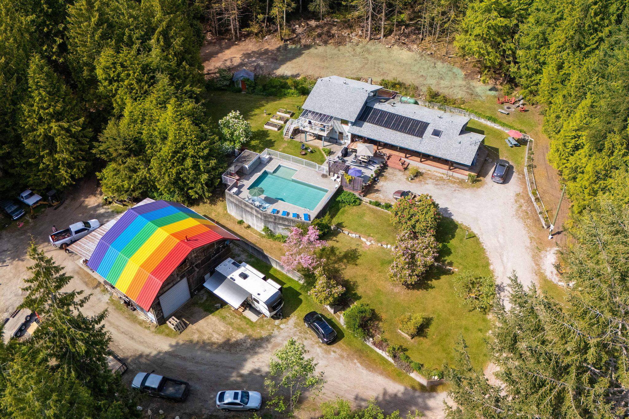 3318 Linwood Rd, Roberts Creek, BC V0N 2W1