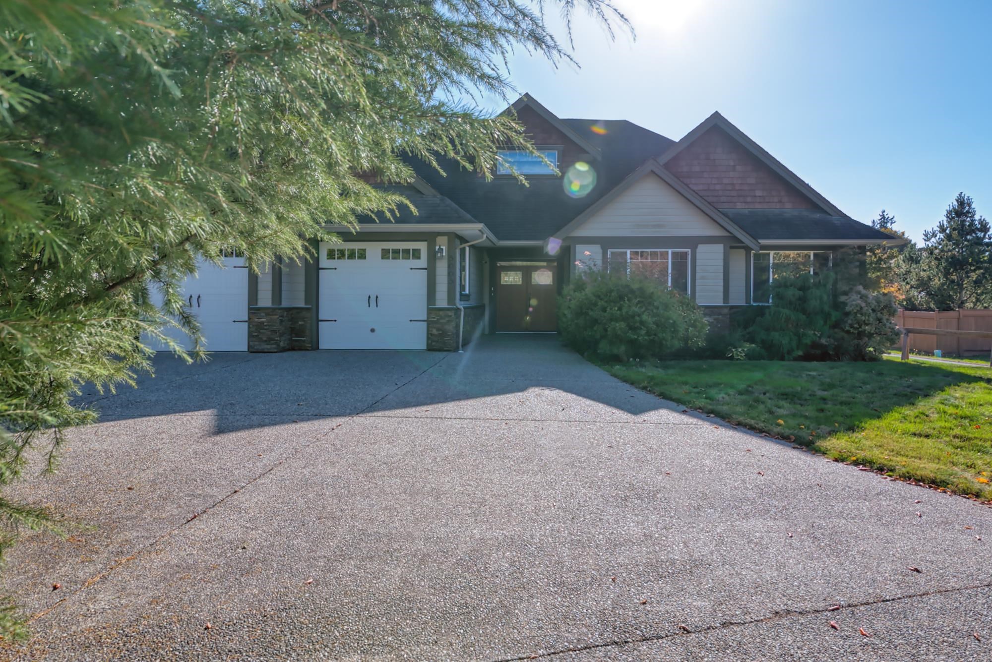 5005 Bay Rd, Sechelt, BC V7Z 0E9