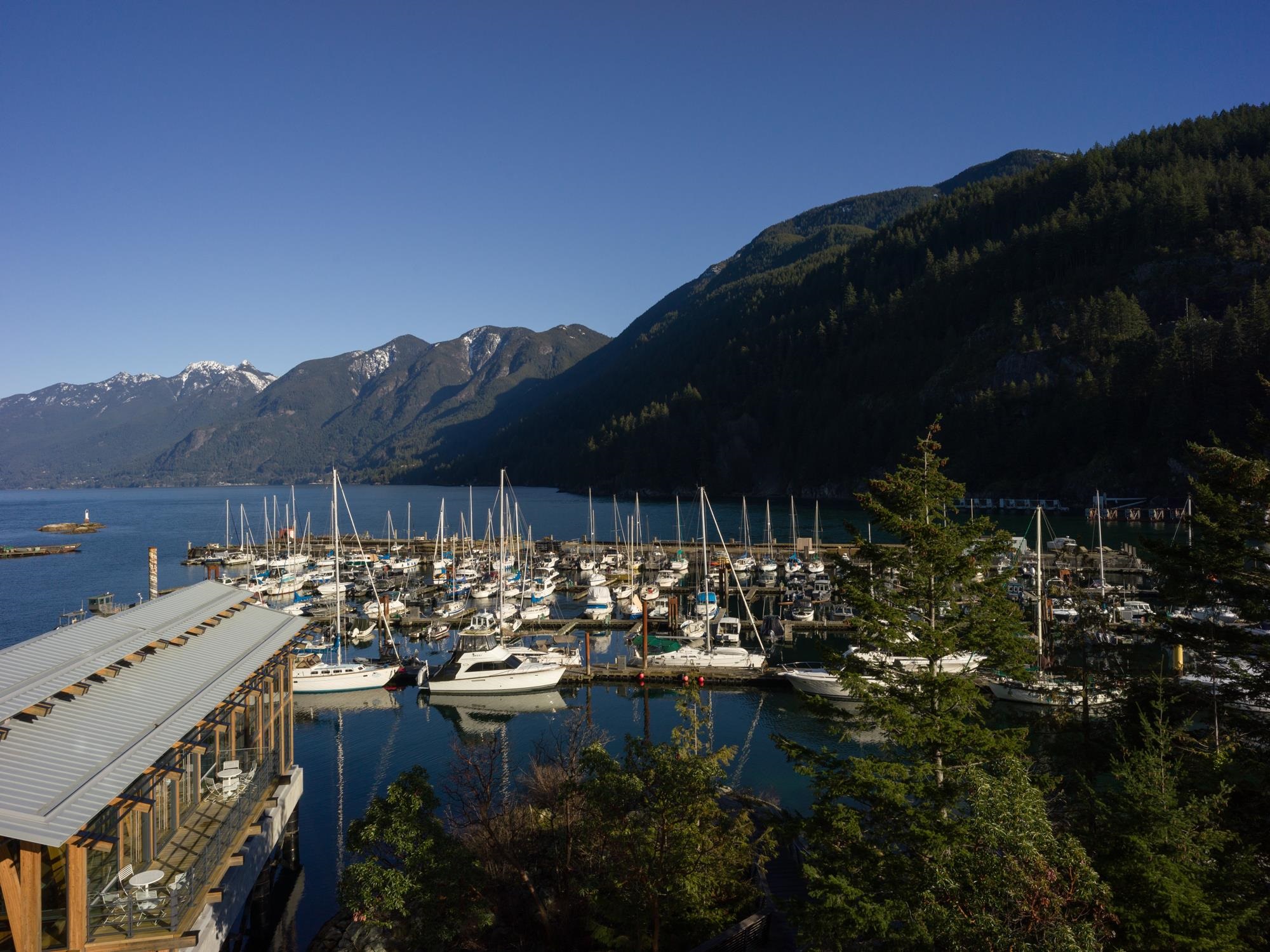6707 Nelson Ave #302, West Vancouver, BC V7W 0A4