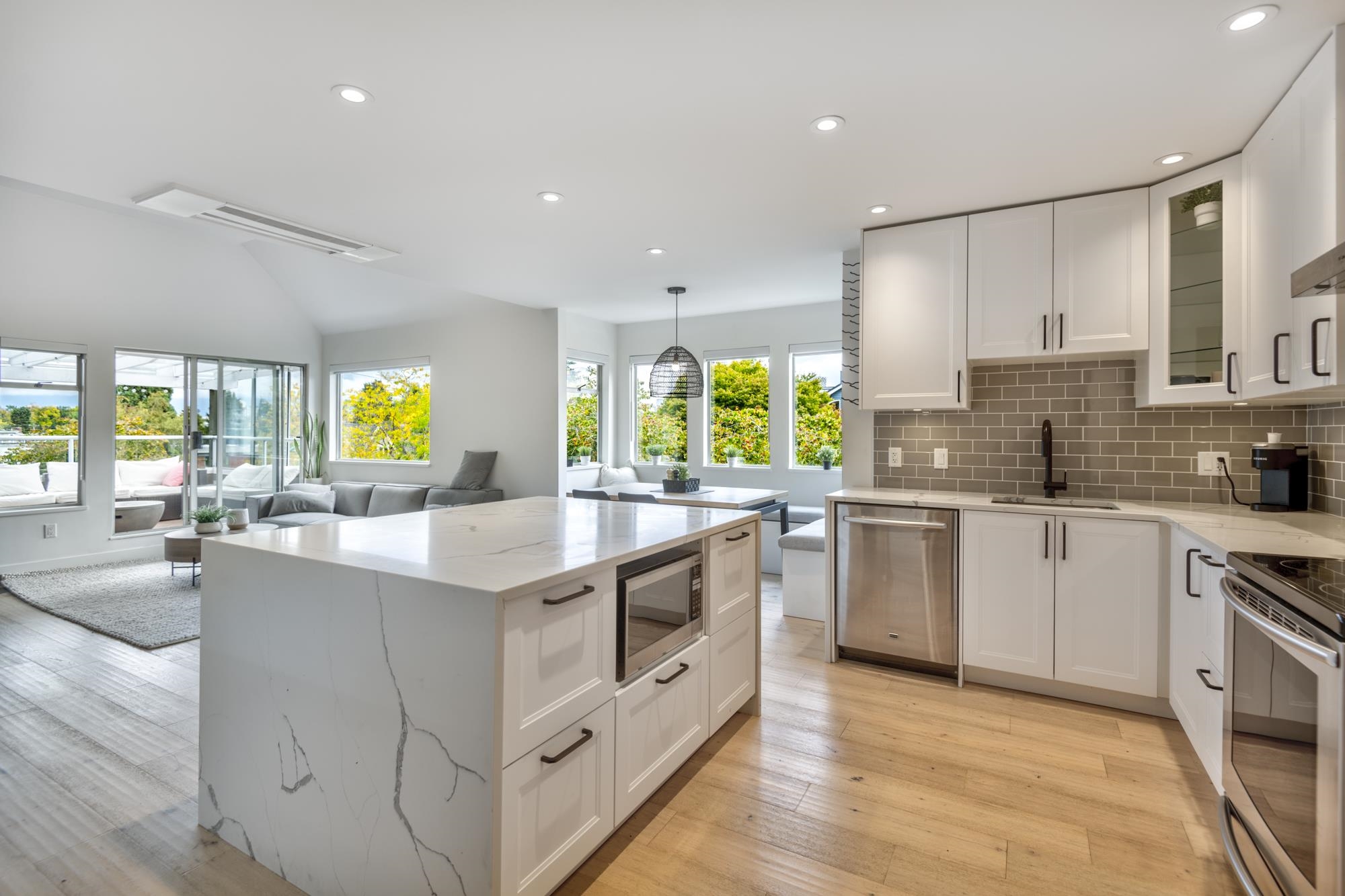 1665 Arbutus Street #304, Vancouver, BC V6J 3X3