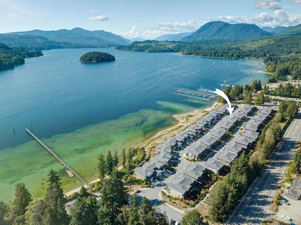 5968 Beachgate Ln, Sechelt, BC V7Z 0S2
