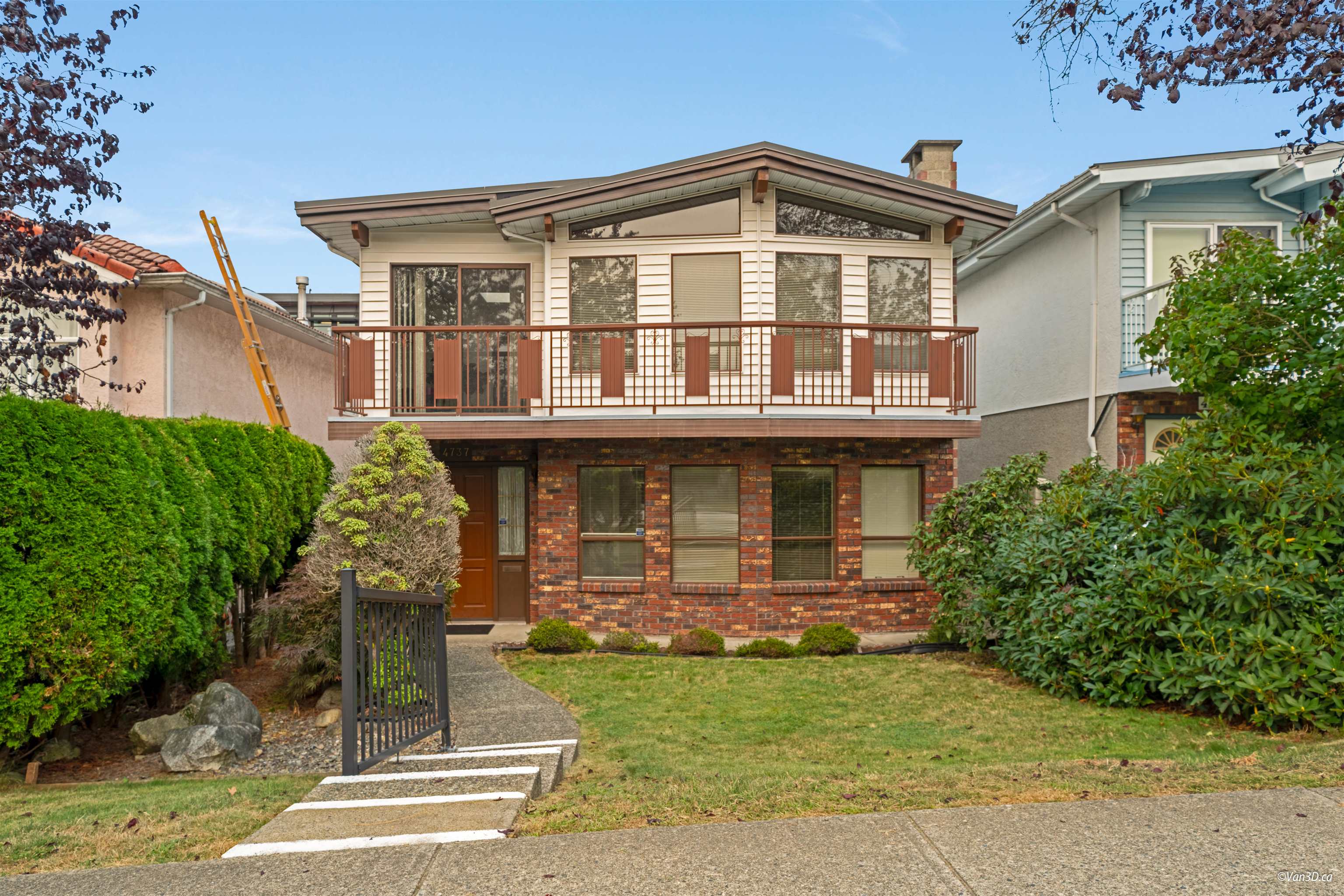 4737 Pender Street, Burnaby, BC V5C 2N4