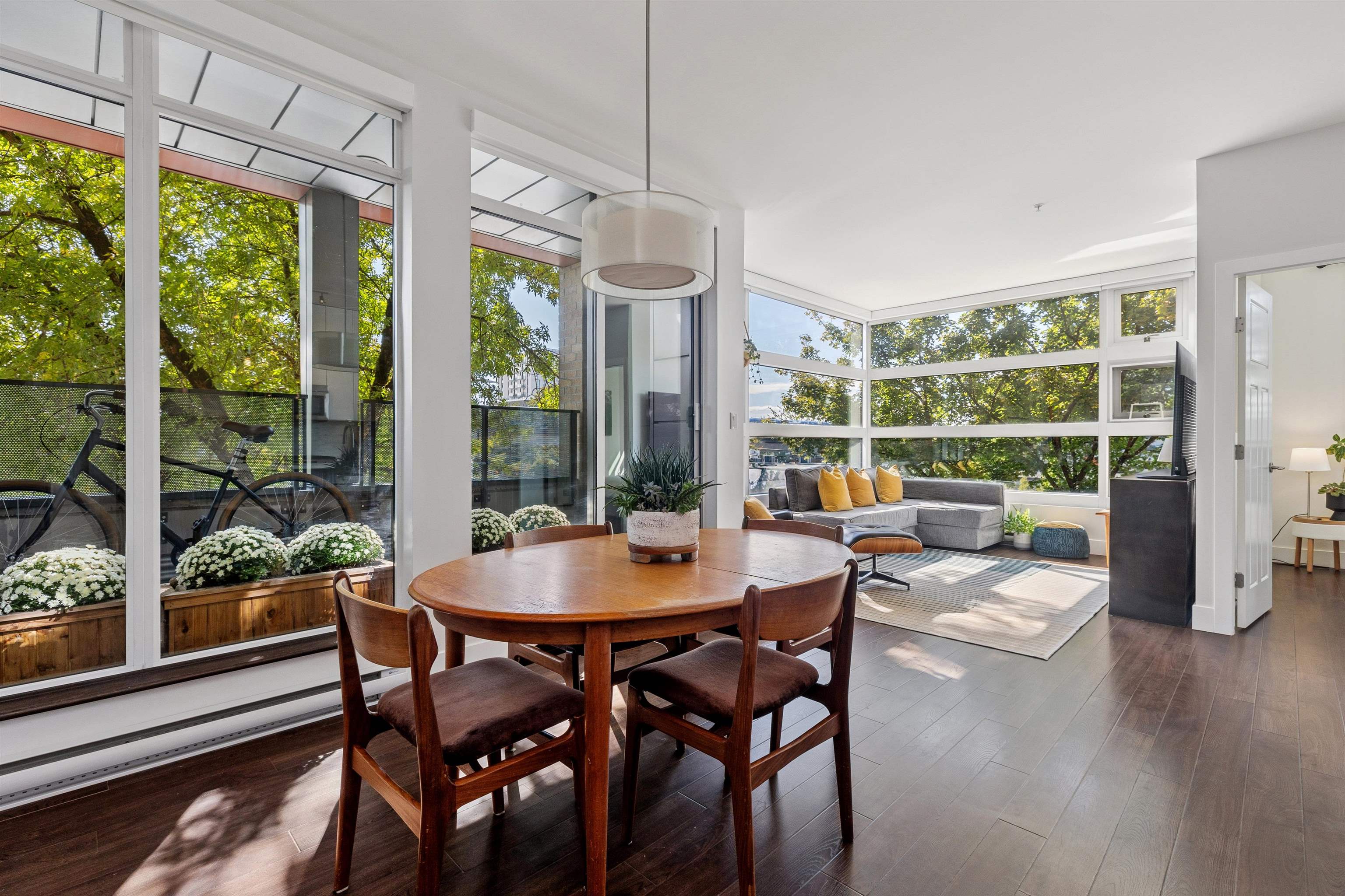 2250 Commercial Drive #214, Vancouver, BC V5N 5P9