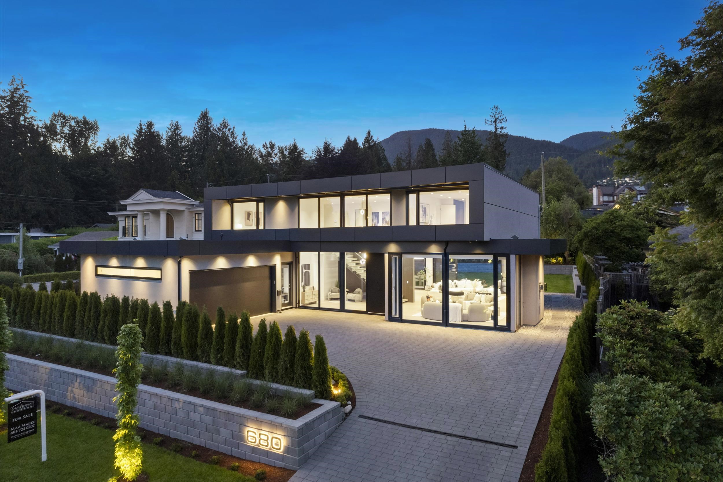 680 Westhyde Place, North Vancouver, BC V7N 2Y4