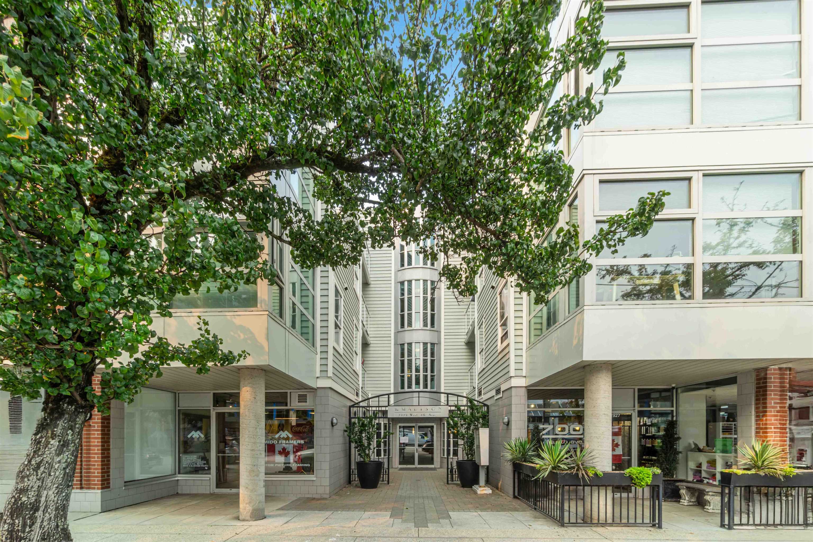 2929 West 4th Avenue #307, Vancouver, BC V6K 4T3