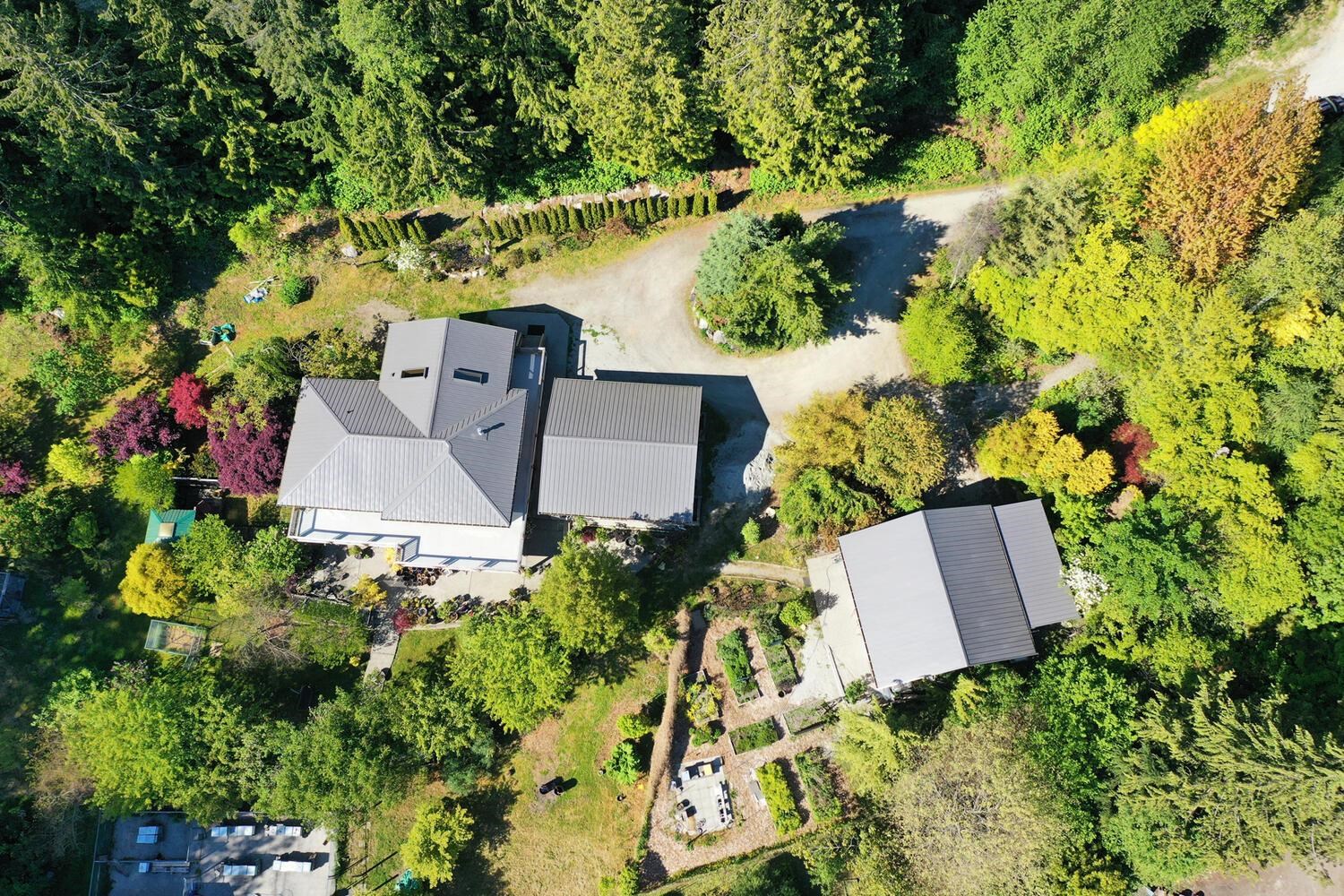 2855 Lacey Pl, Roberts Creek, BC V0N 2W4