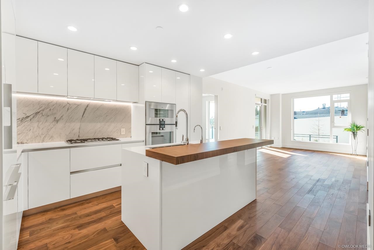 389 West 59th Avenue #203, Vancouver, BC V5X 0J4