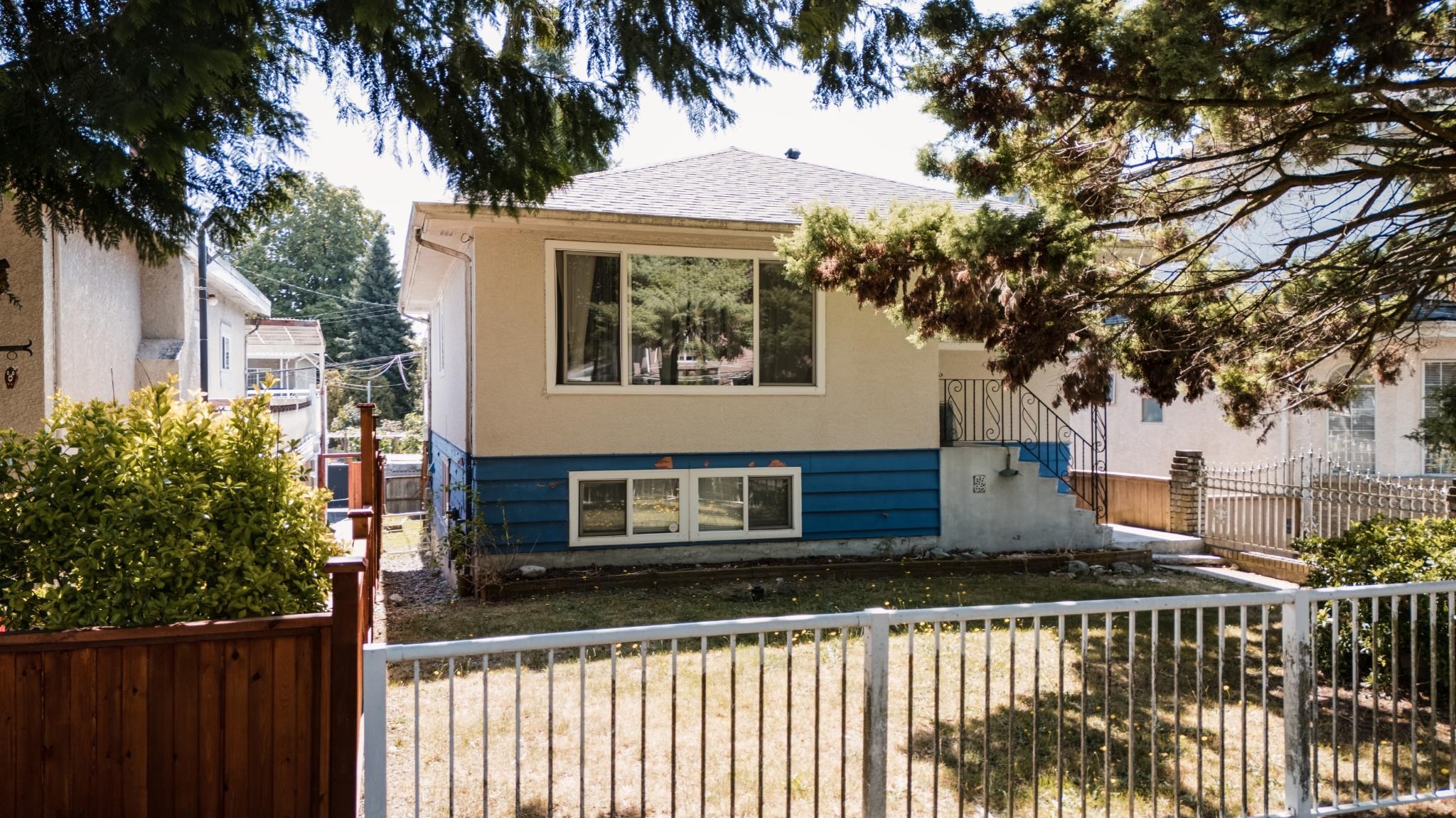 5120 Fairmont Street, Vancouver, BC V5R 3V3
