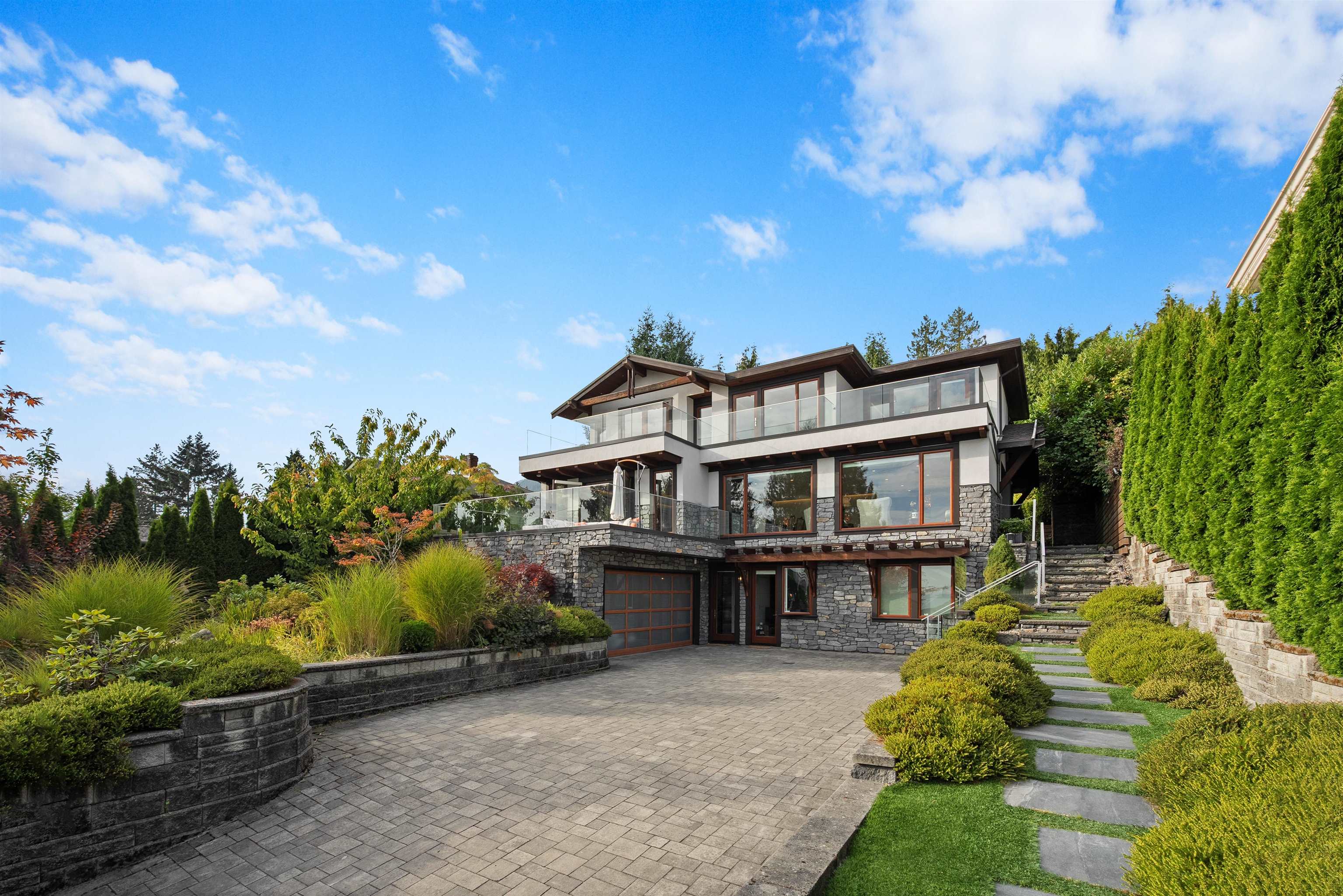 2643 Nelson Avenue, West Vancouver, BC V7V 2R8