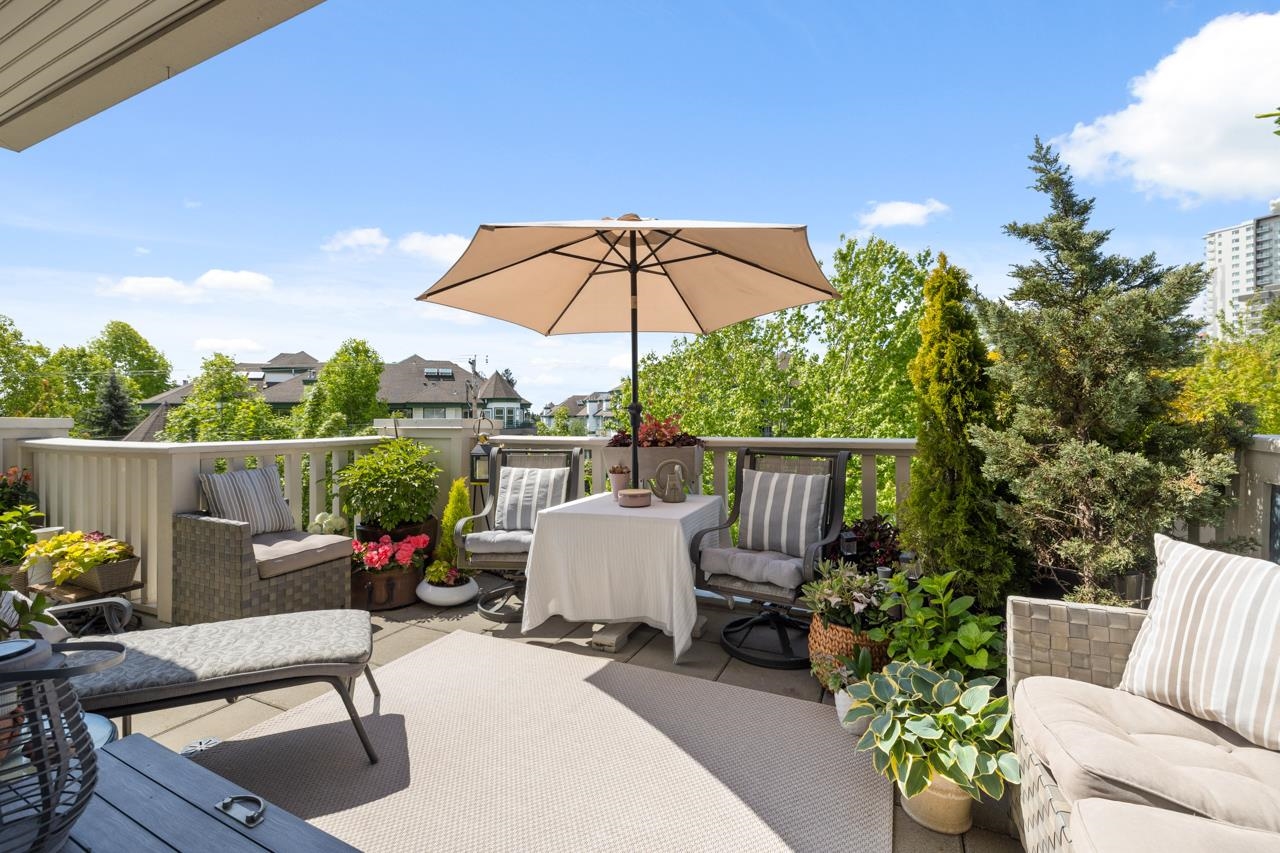 15392 16a Avenue #302, Surrey, BC V4A 1S9