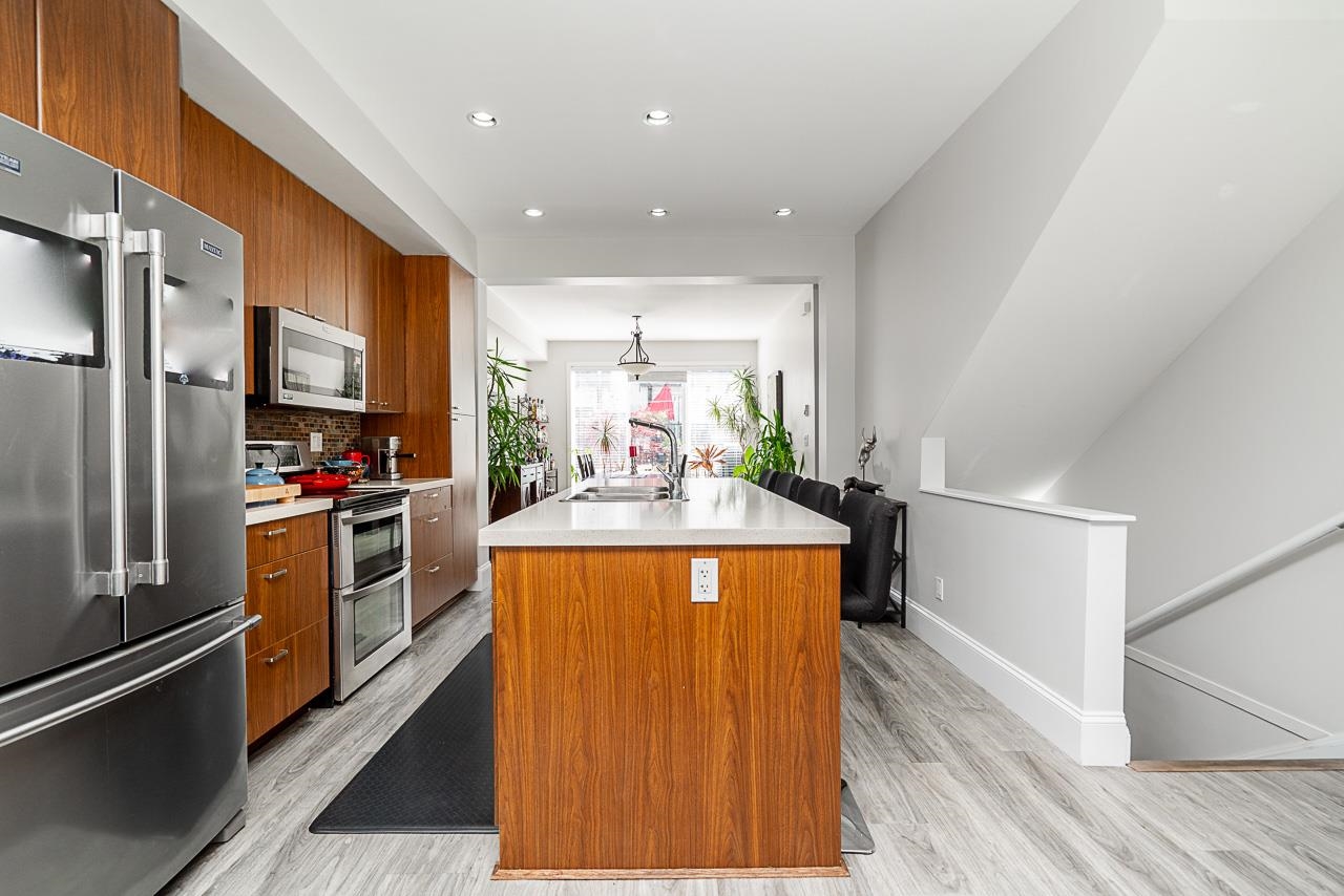 2450 161a Street #2, Surrey, BC V3Z 8K4