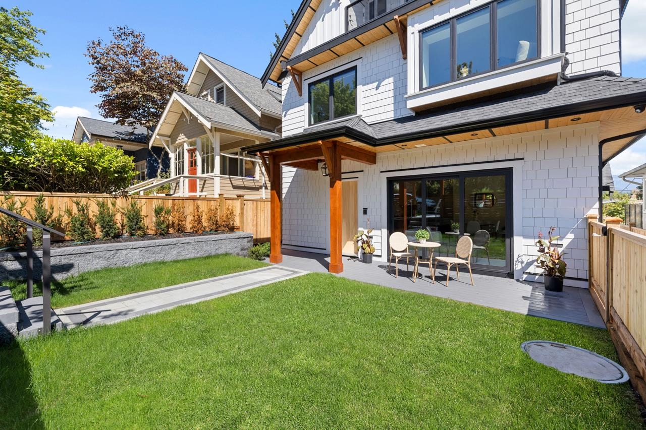 2247 Parker Street #1, Vancouver, BC V5L 2L8