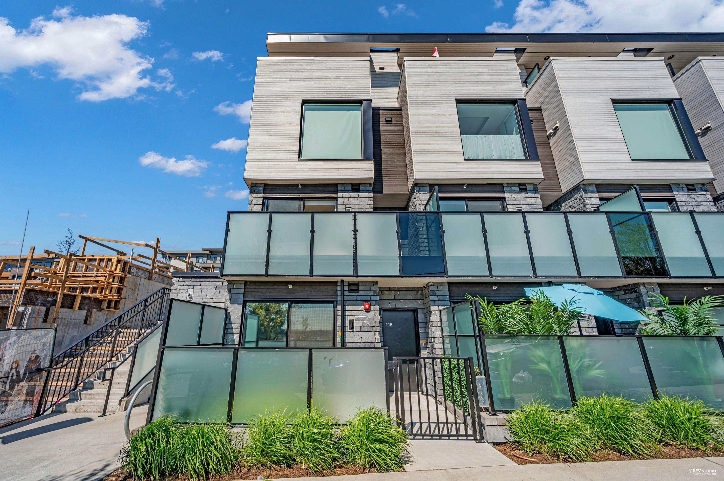 650 2nd St E #116, North Vancouver, BC V7L 0H5