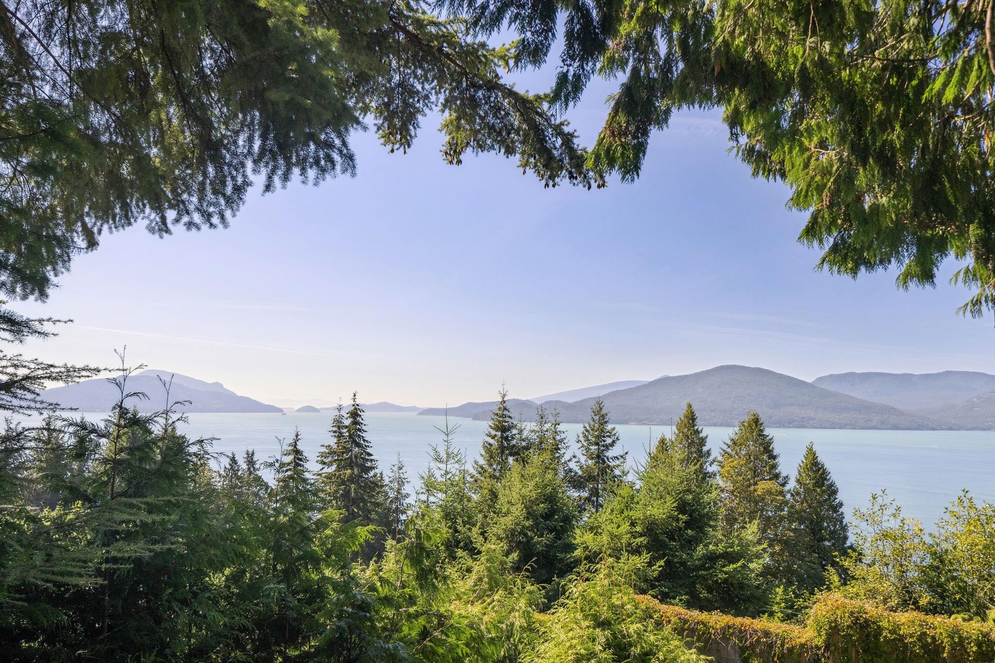 330 Bayview Road, Lions Bay, BC V0N 2E0