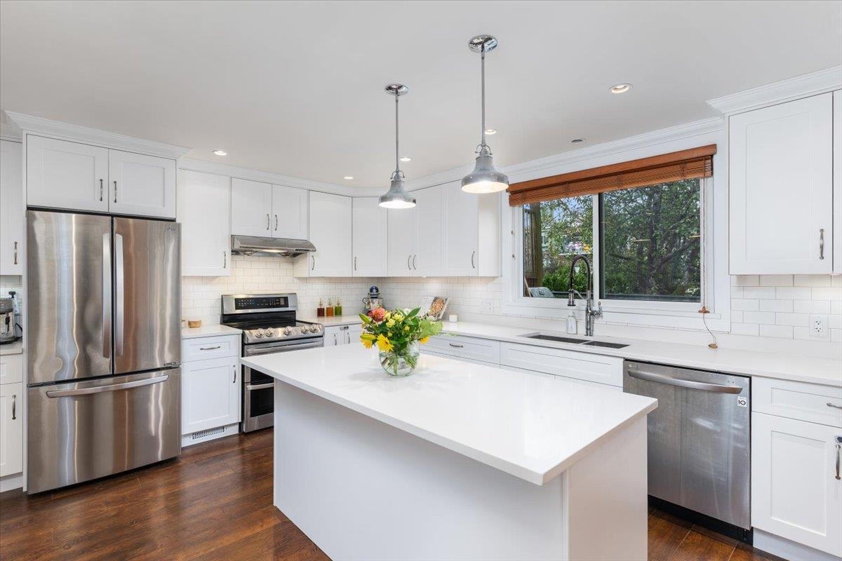 4833 Lanark Street, Vancouver, BC V5N 3S1