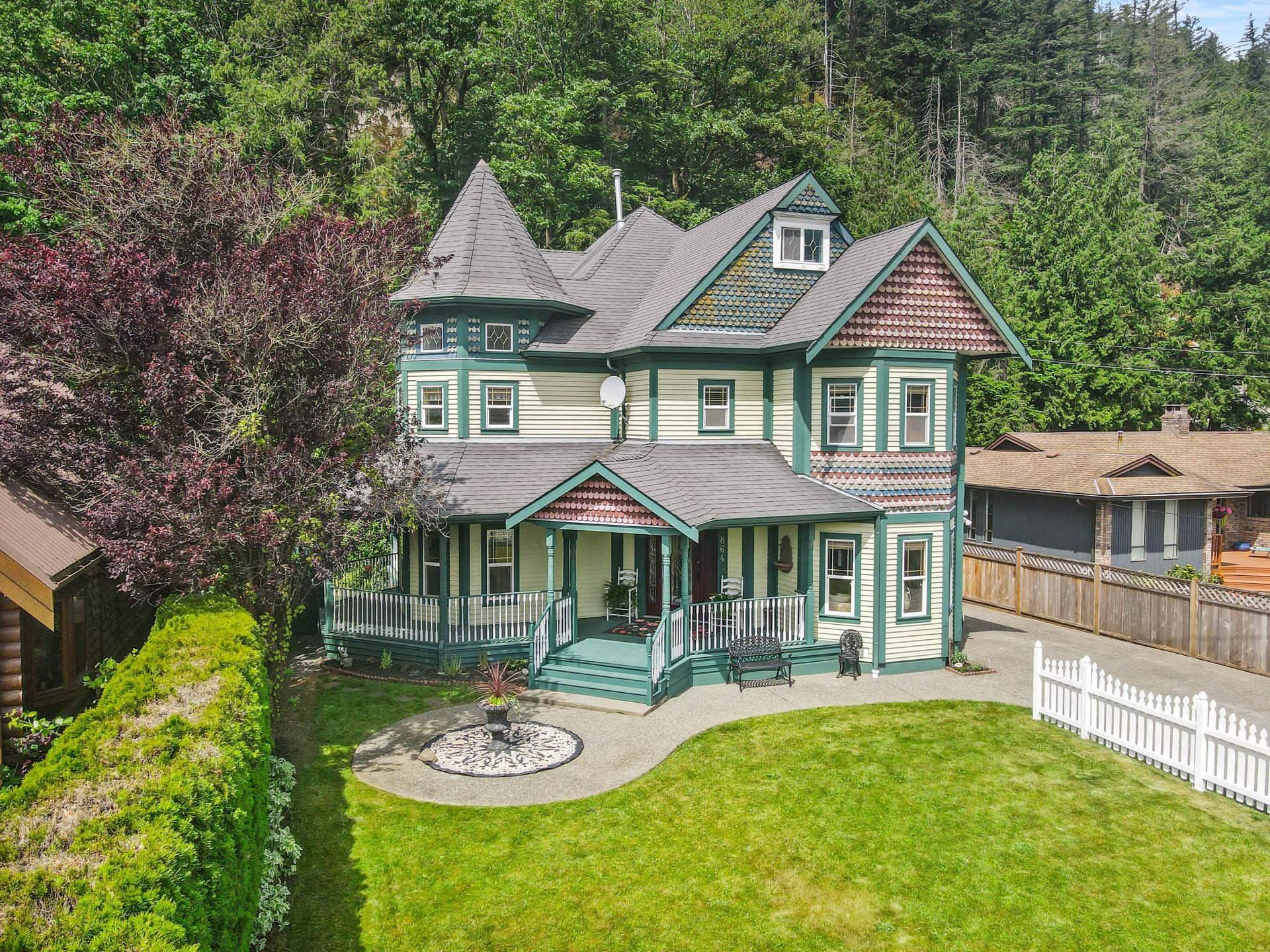 864 Hot Springs Road, Harrison Hot Springs, BC V0M 1K0