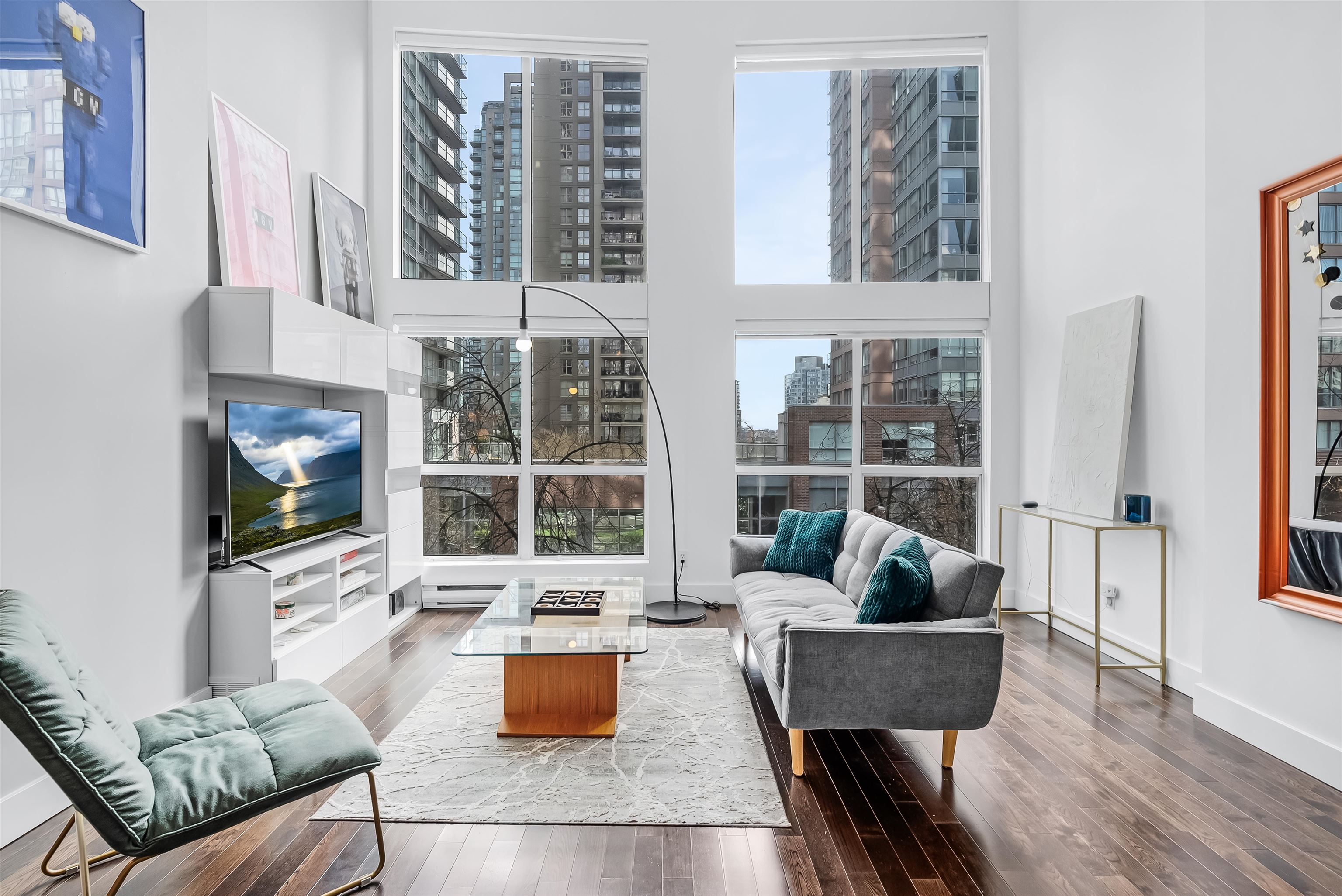 933 Seymour Street #318, Vancouver, BC V6B 6L6