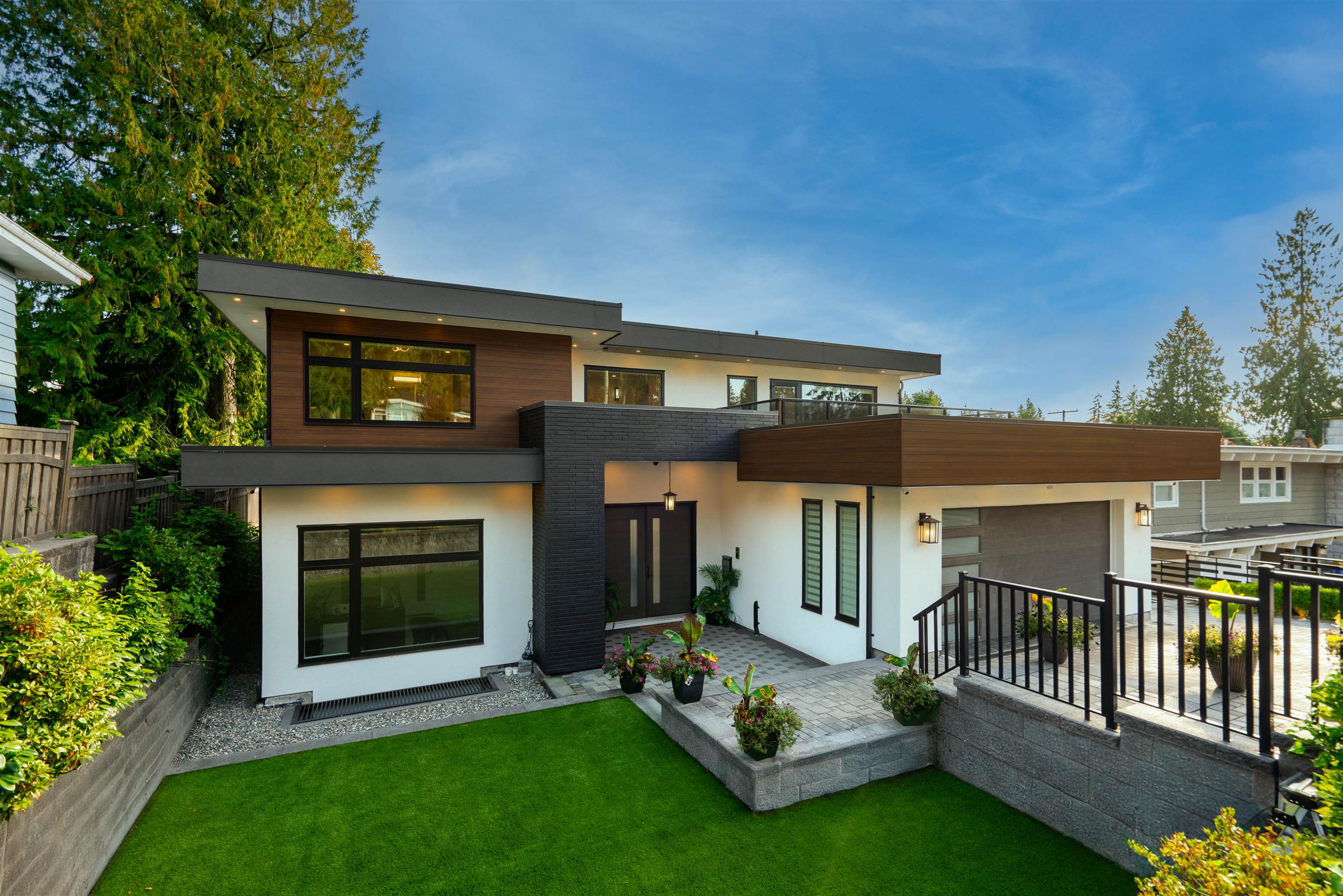 929 Canyon Boulevard, North Vancouver, BC V7R 2J9
