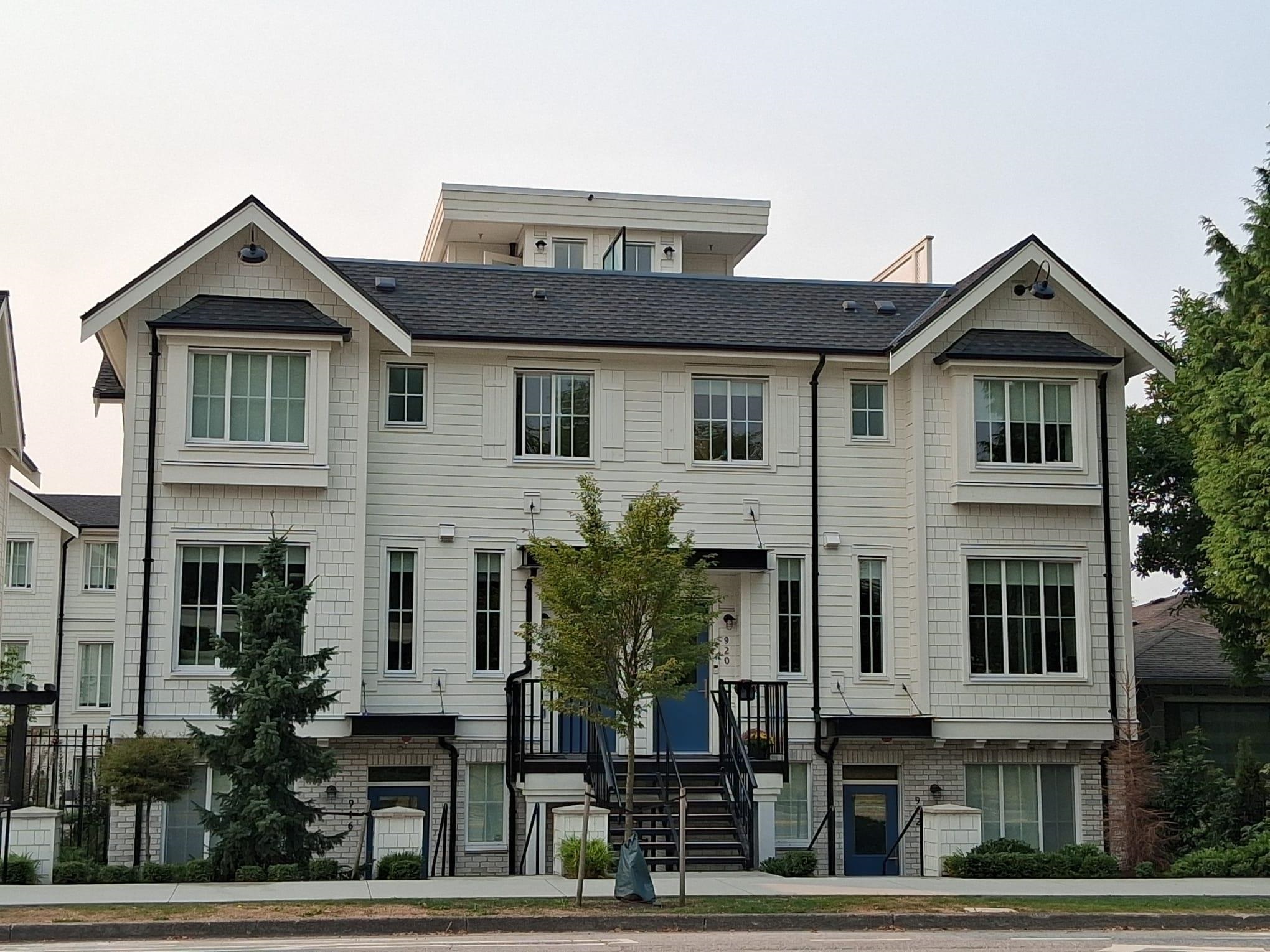 922 W 49th Ave, Vancouver, BC V6P 0K6