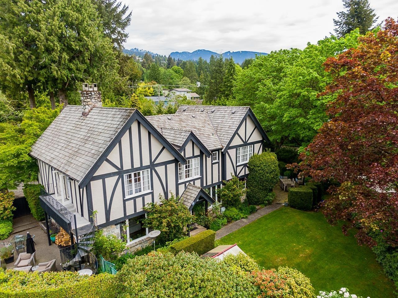 1850 Mathers Avenue, West Vancouver, BC V7V 2G8