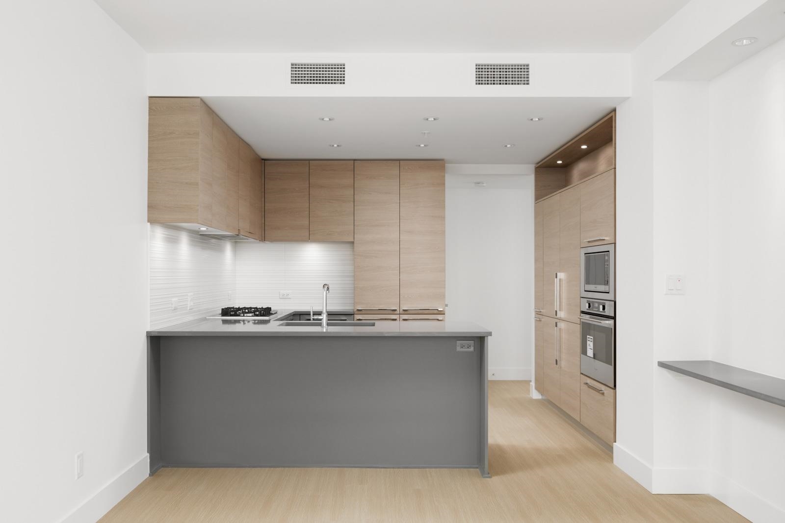 7358 Edmonds Street #911, Burnaby, BC V3N 0H1